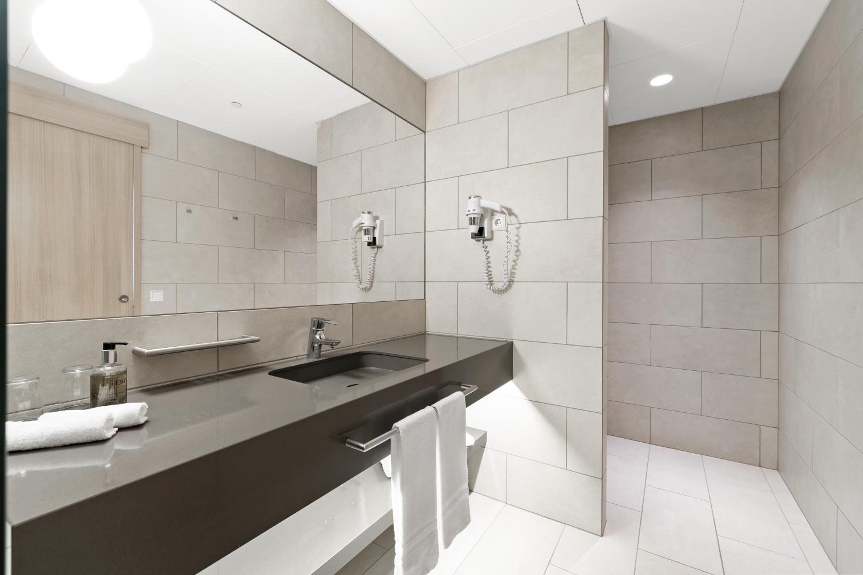 Panorama Suite with - Free Spa - Photo 4