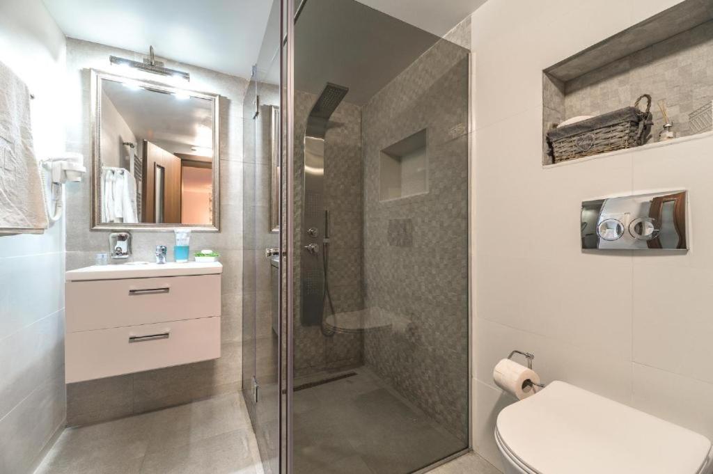 Deluxe Triple Room - Photo 22
