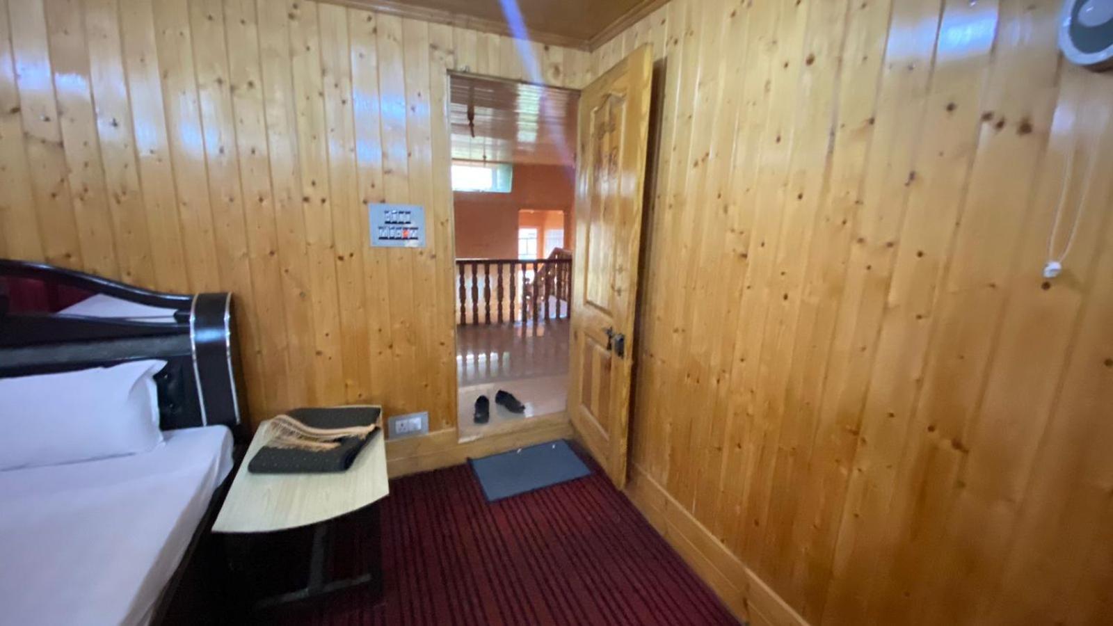 Standard Double Room With Shared Bathroom
