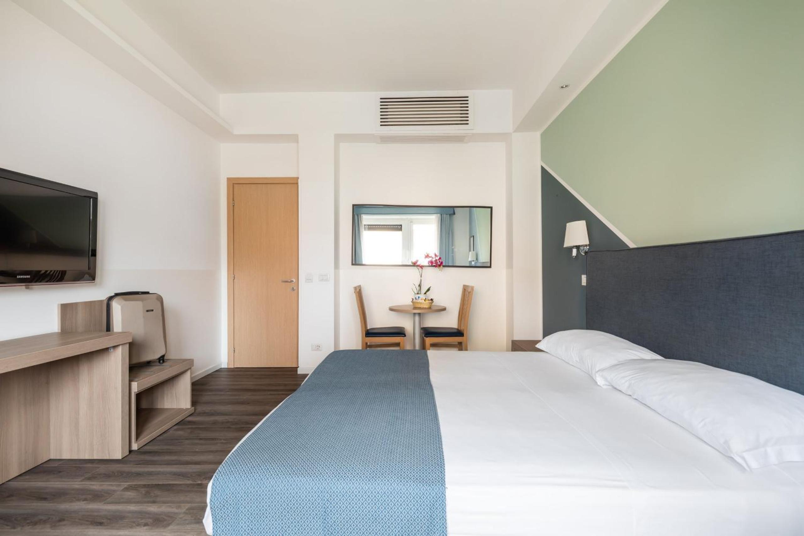 Double or Twin Room with Private External Bathroom photo 2