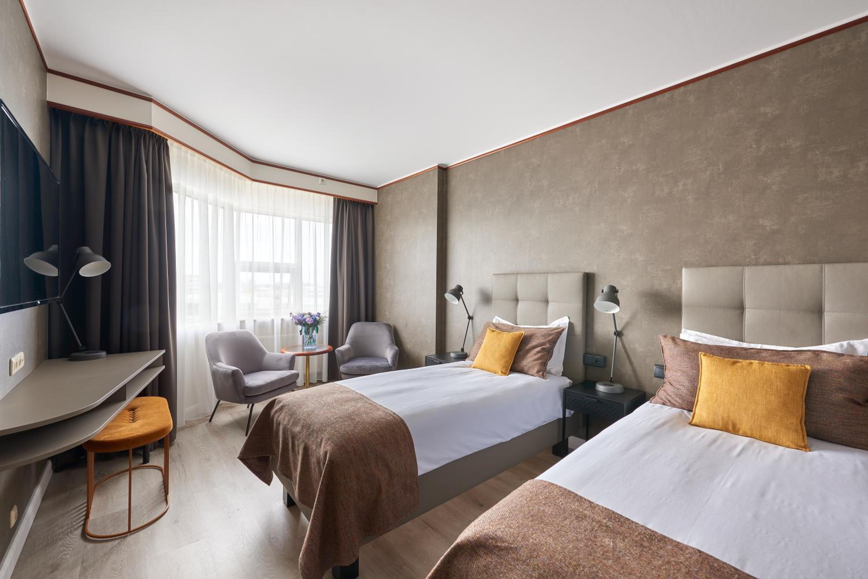 Standard Twin Room - Photo 2