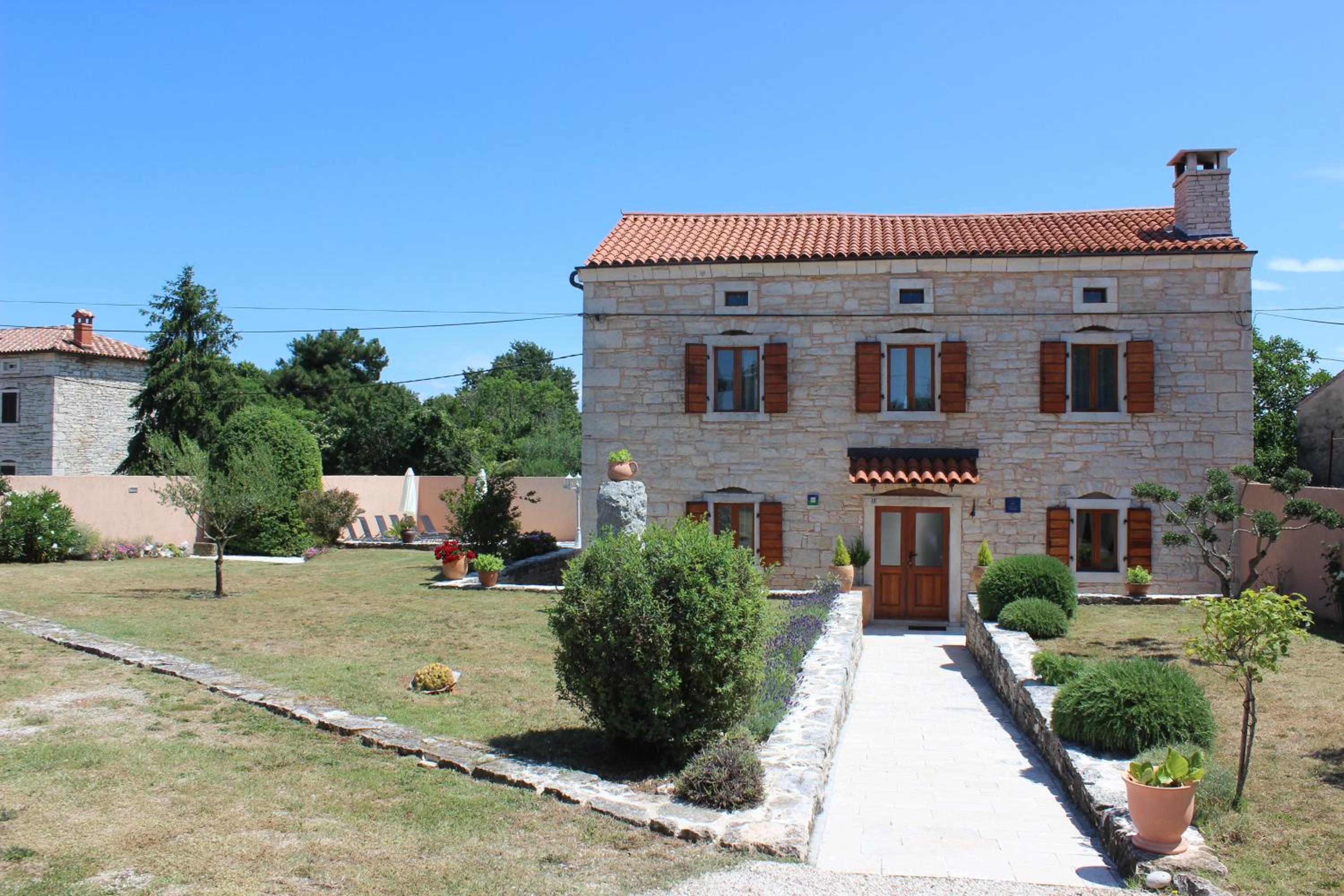 Five-Bedroom Villa photo 2