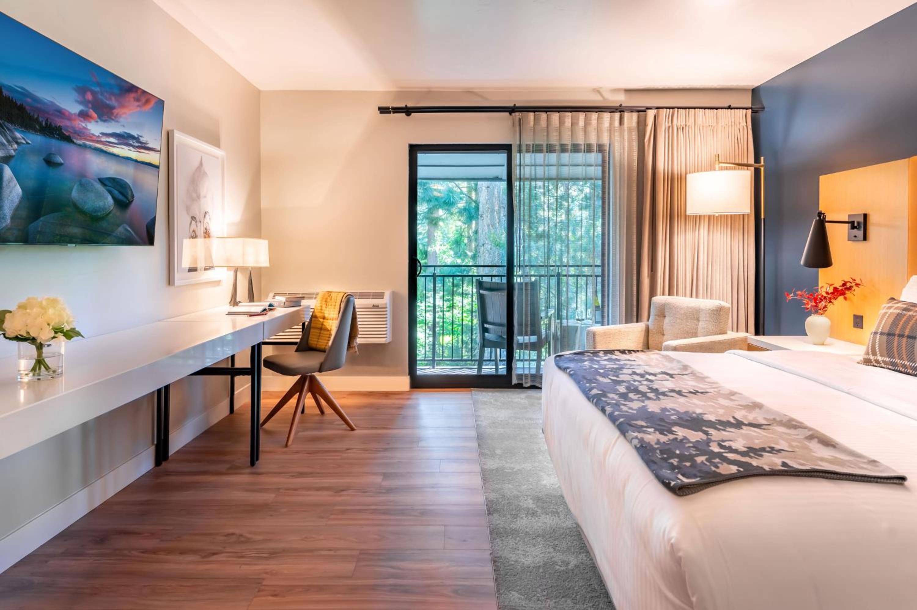 King Room with Balcony photo 1