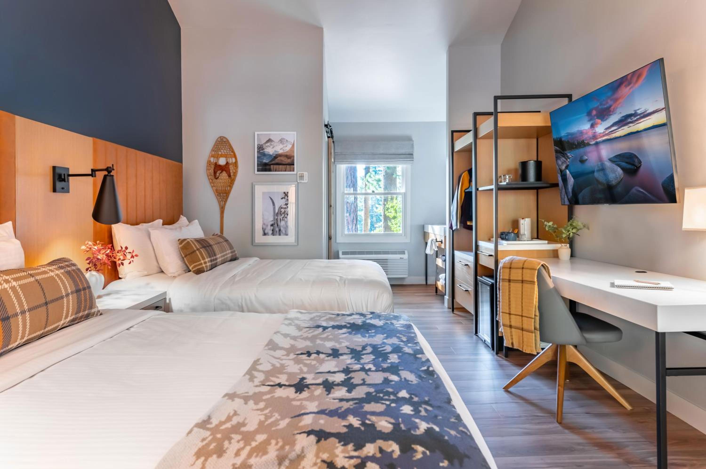 Queen Room with Two Queen Beds photo 1