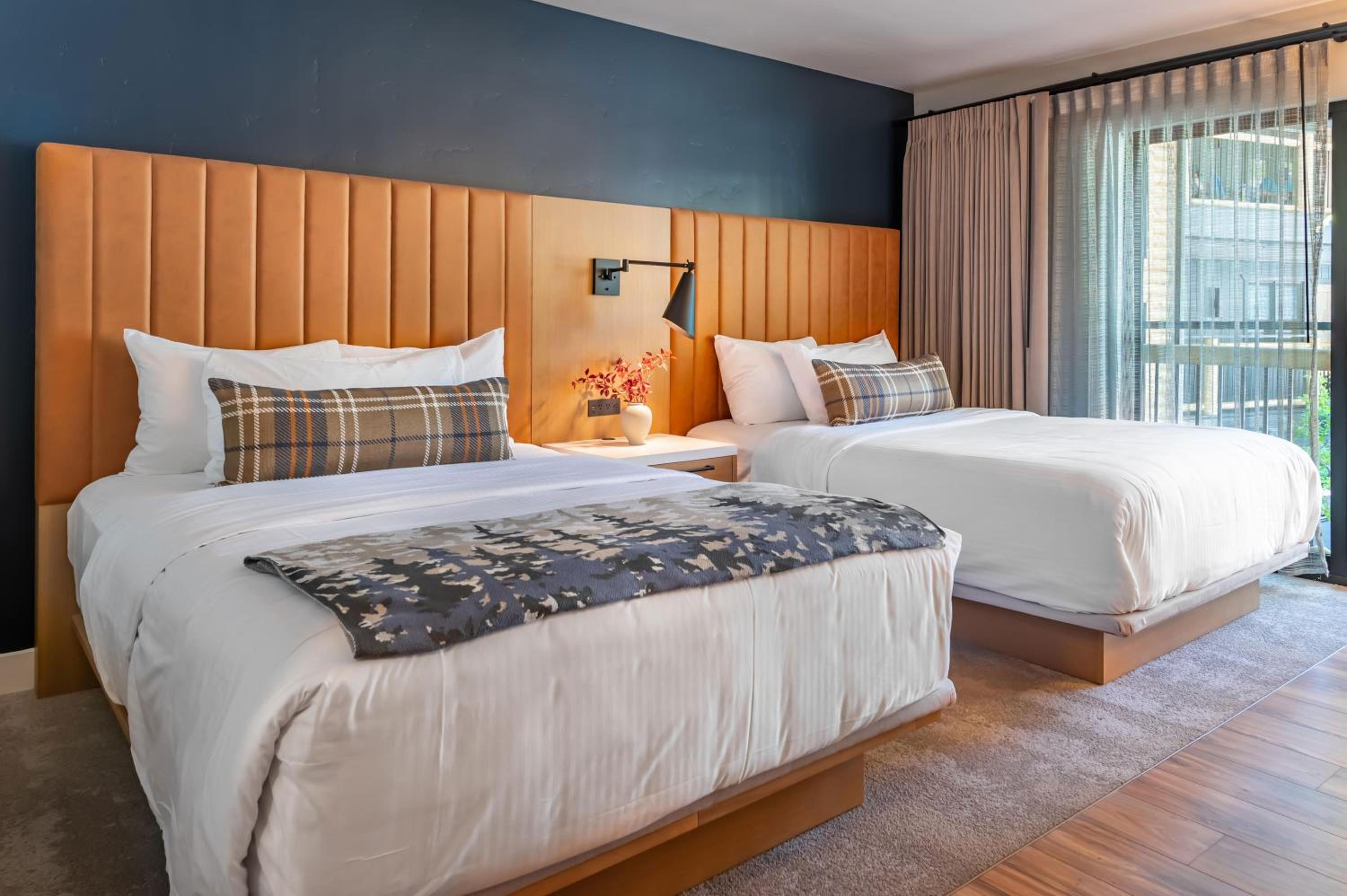 Standard Queen Room with Two Queen Beds photo 1