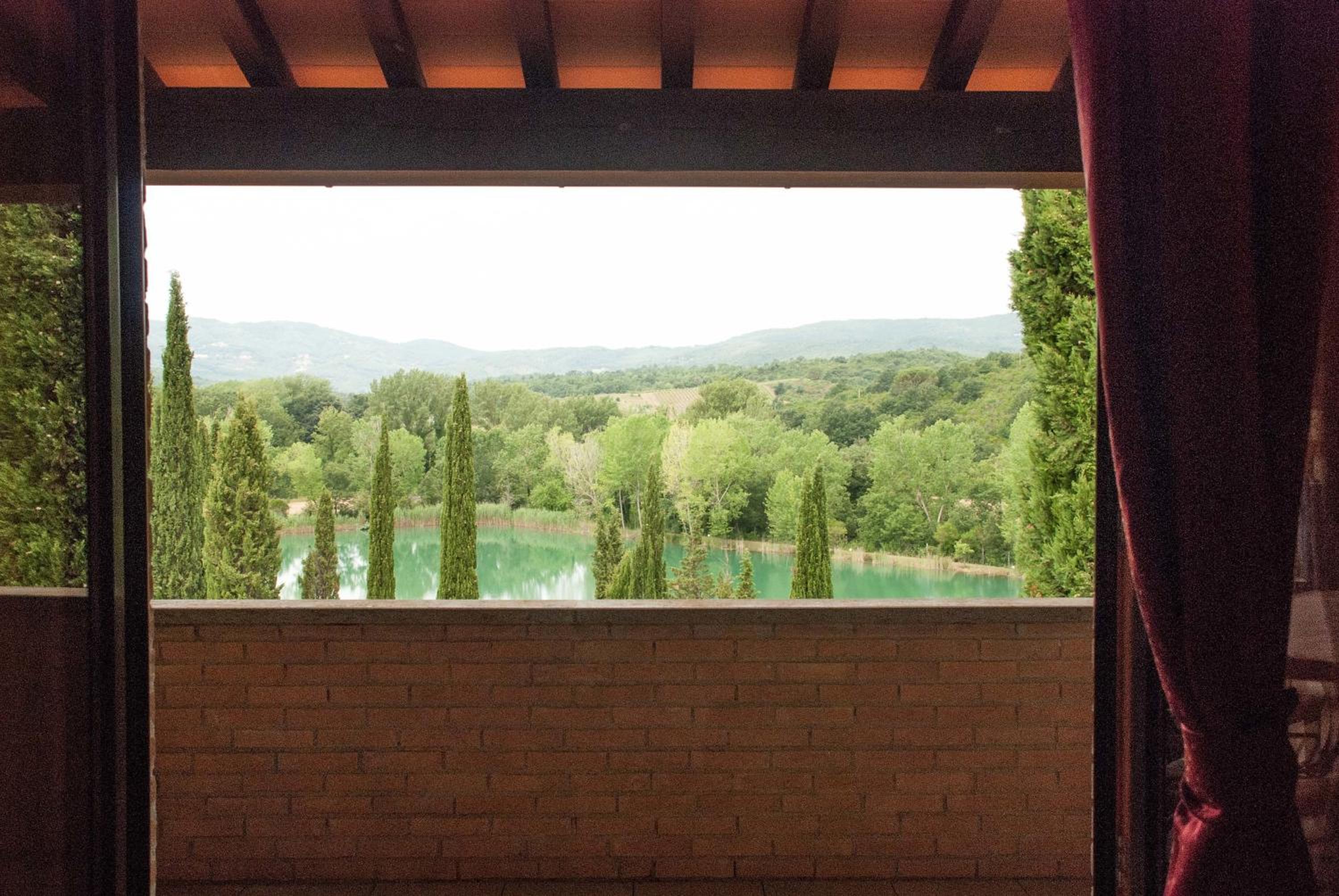 Suite with Lake View - Photo 2
