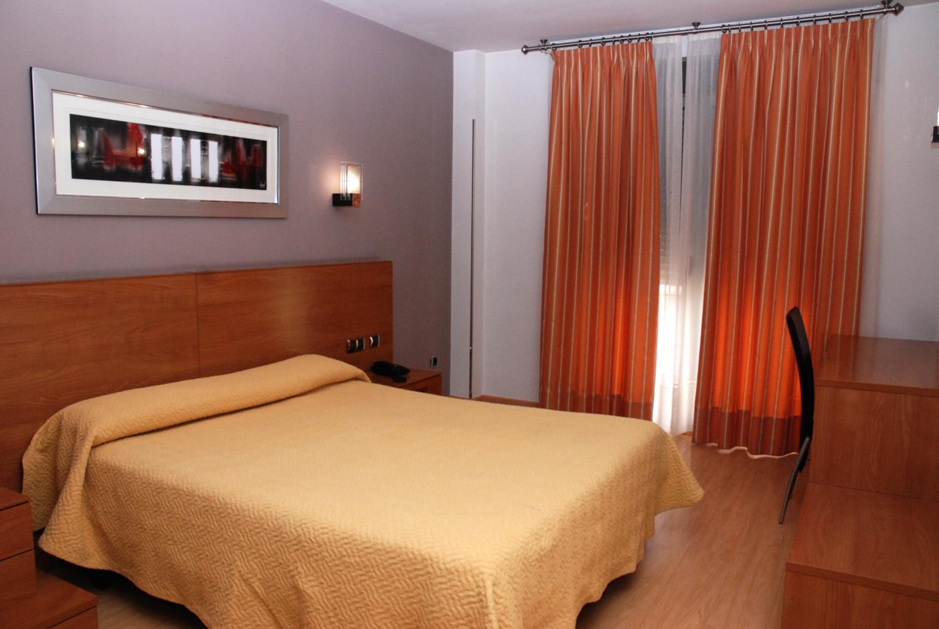 Deluxe Queen Room - Photo 3
