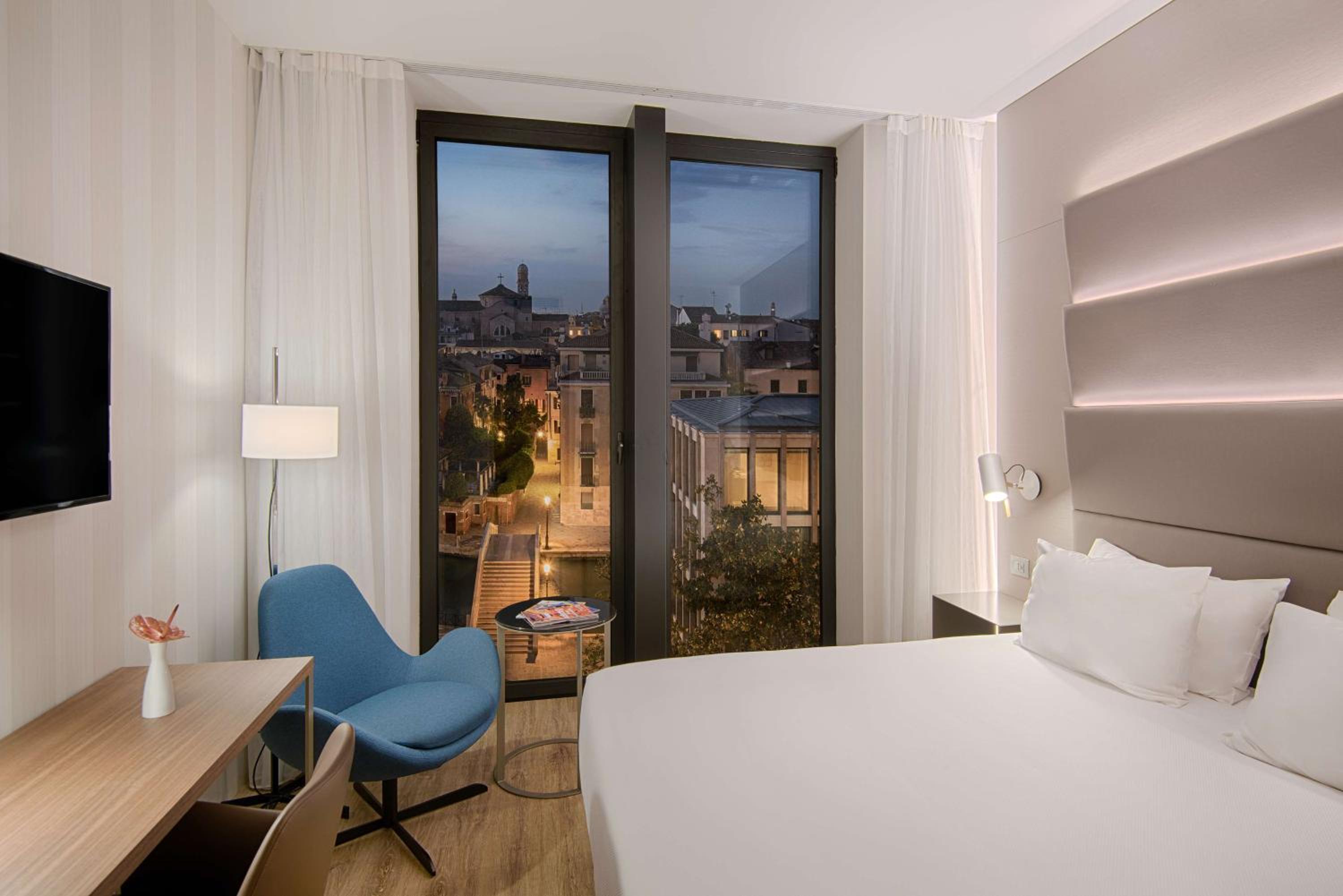 Standard Double or Twin Room with Garden View - Photo 2