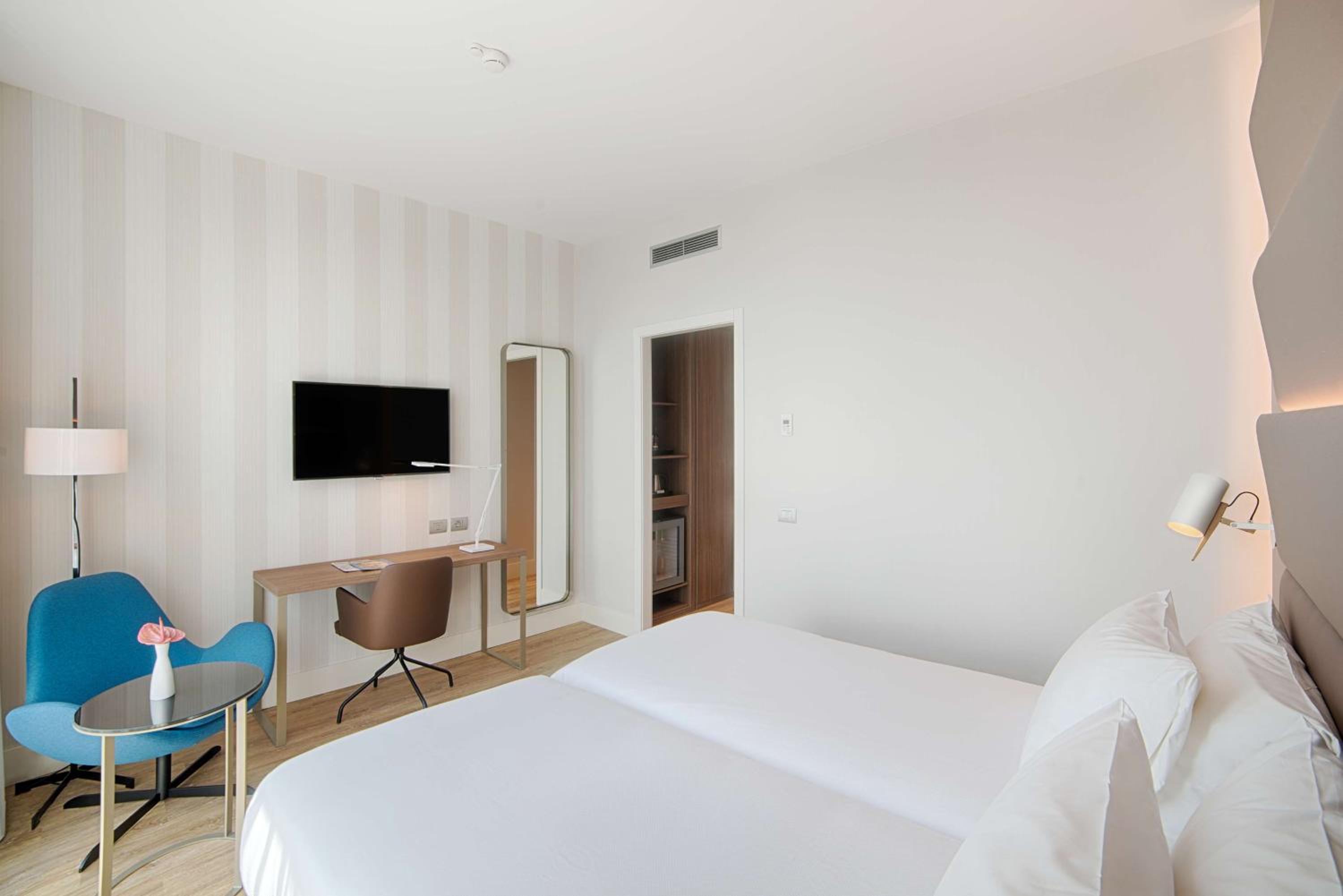 Standard Double or Twin Room photo 2