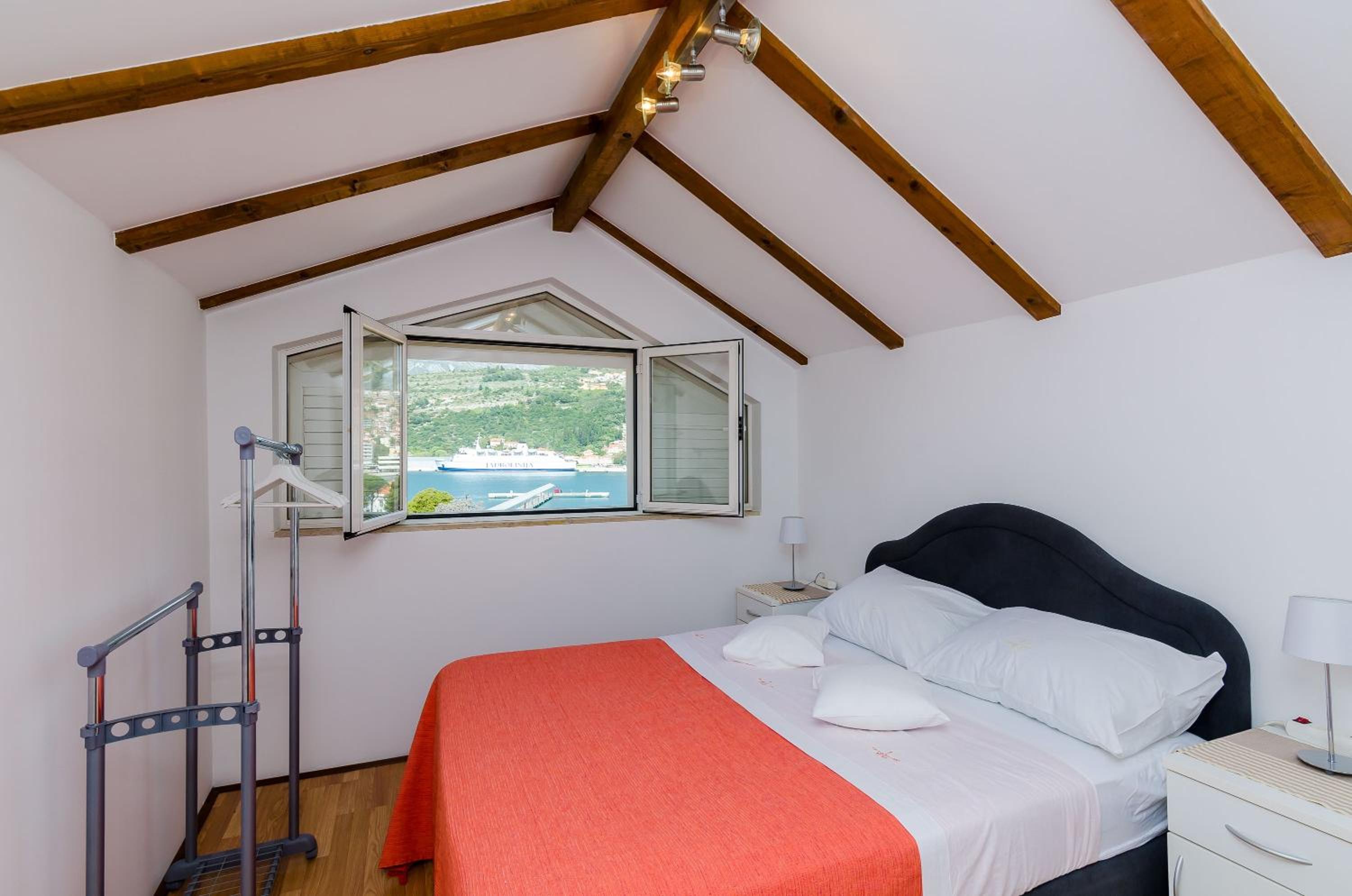 One-Bedroom Apartment with Terrace and Sea View