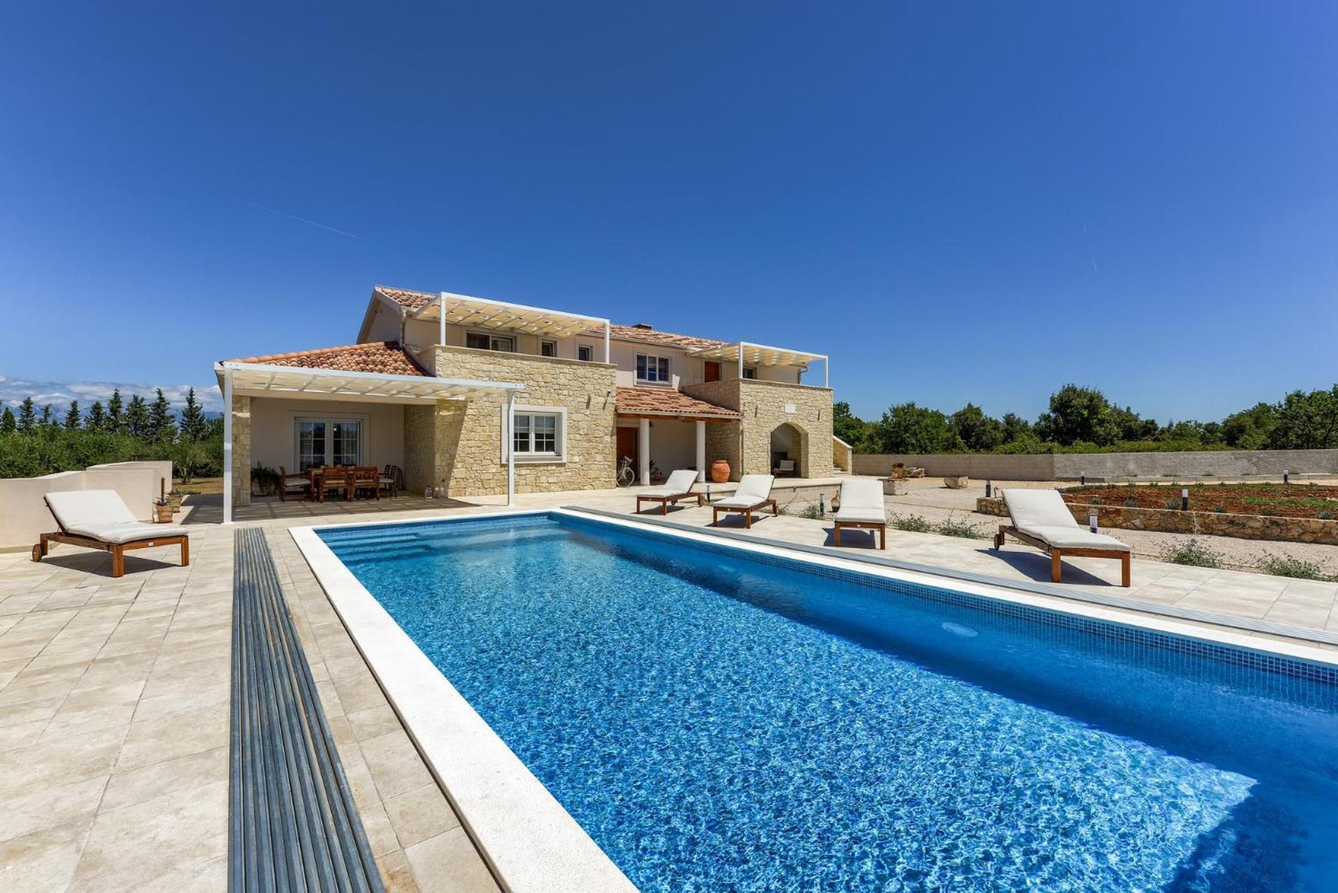 Villa photo 2