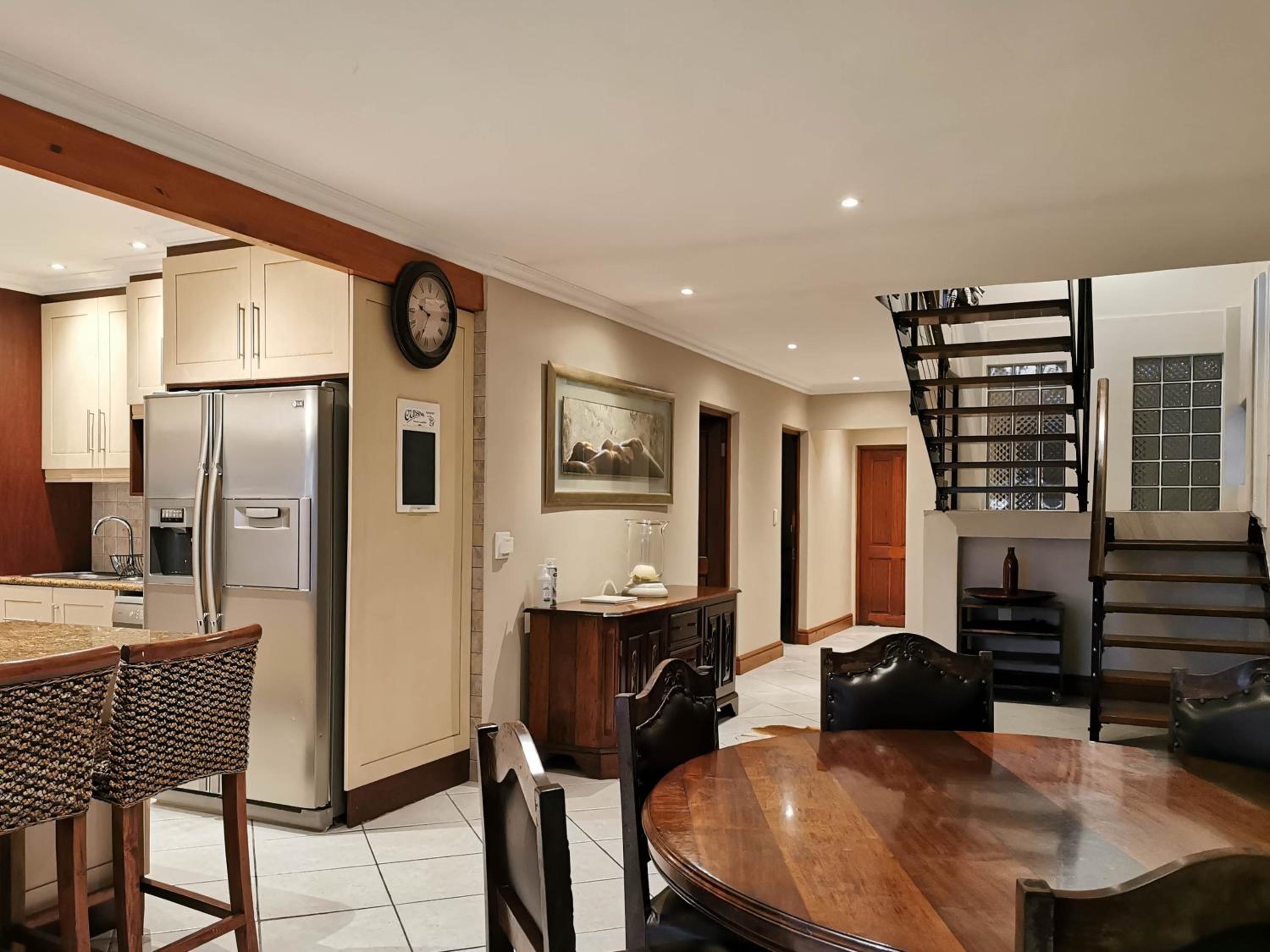 Four-Bedroom House photo 3