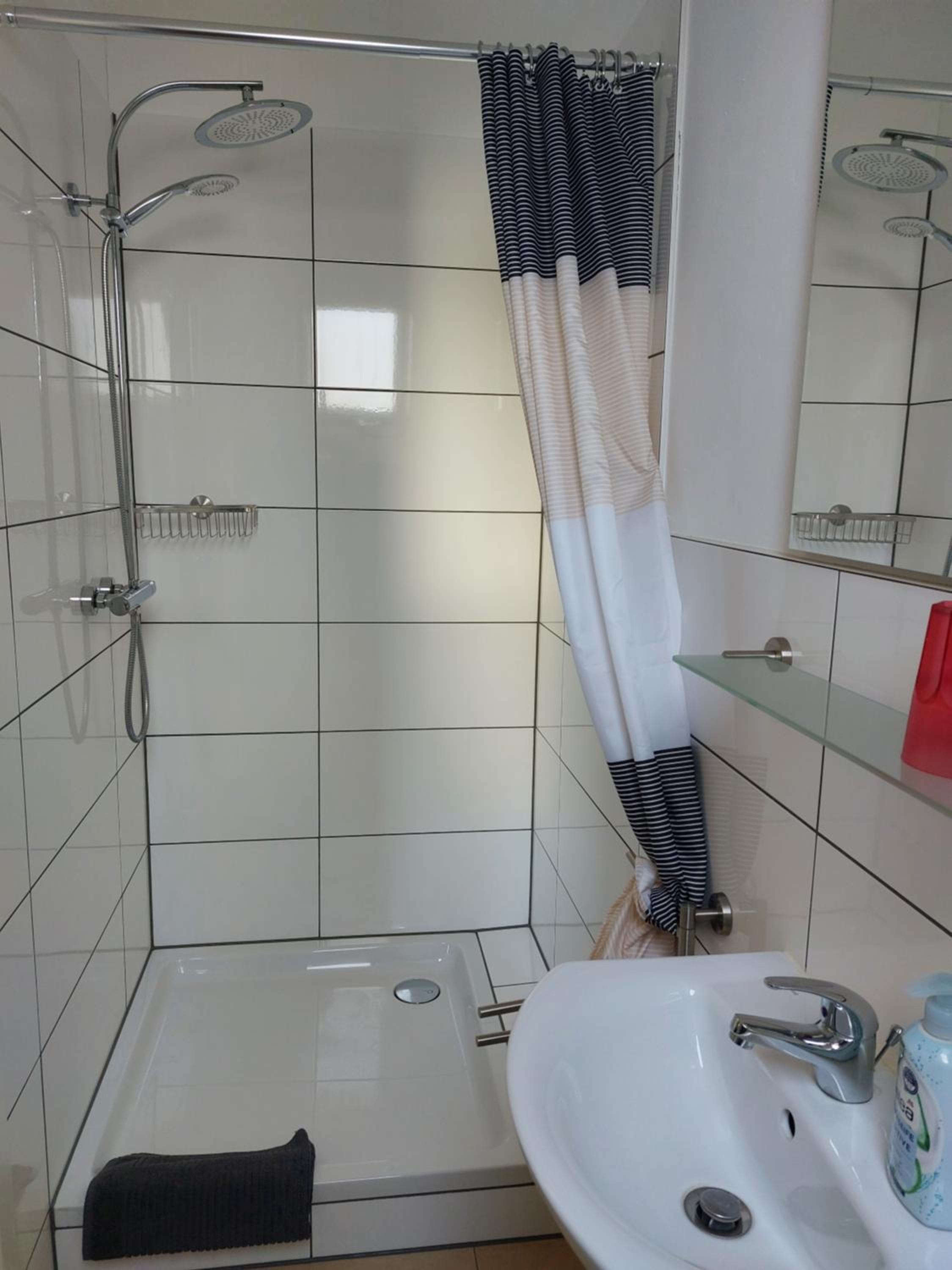 Twin Room with Private Bathroom photo 2