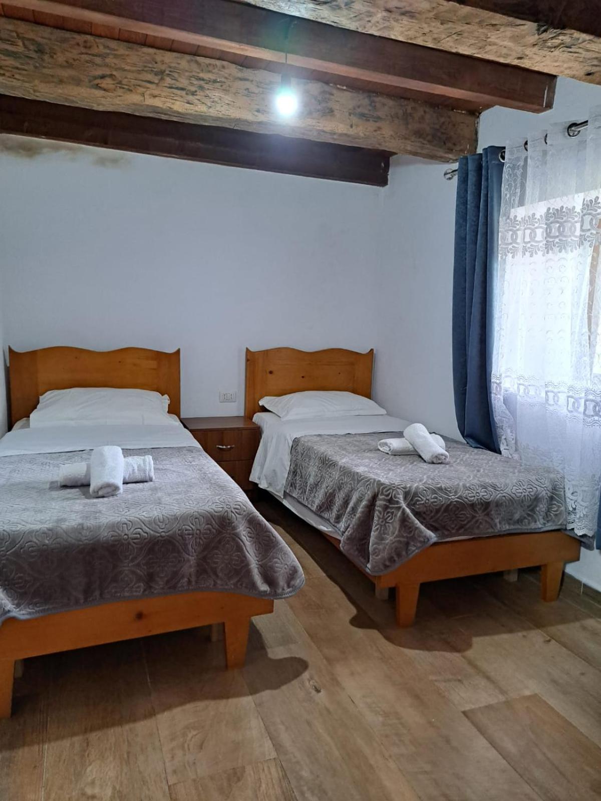 Double Room with Shared Bathroom photo 1