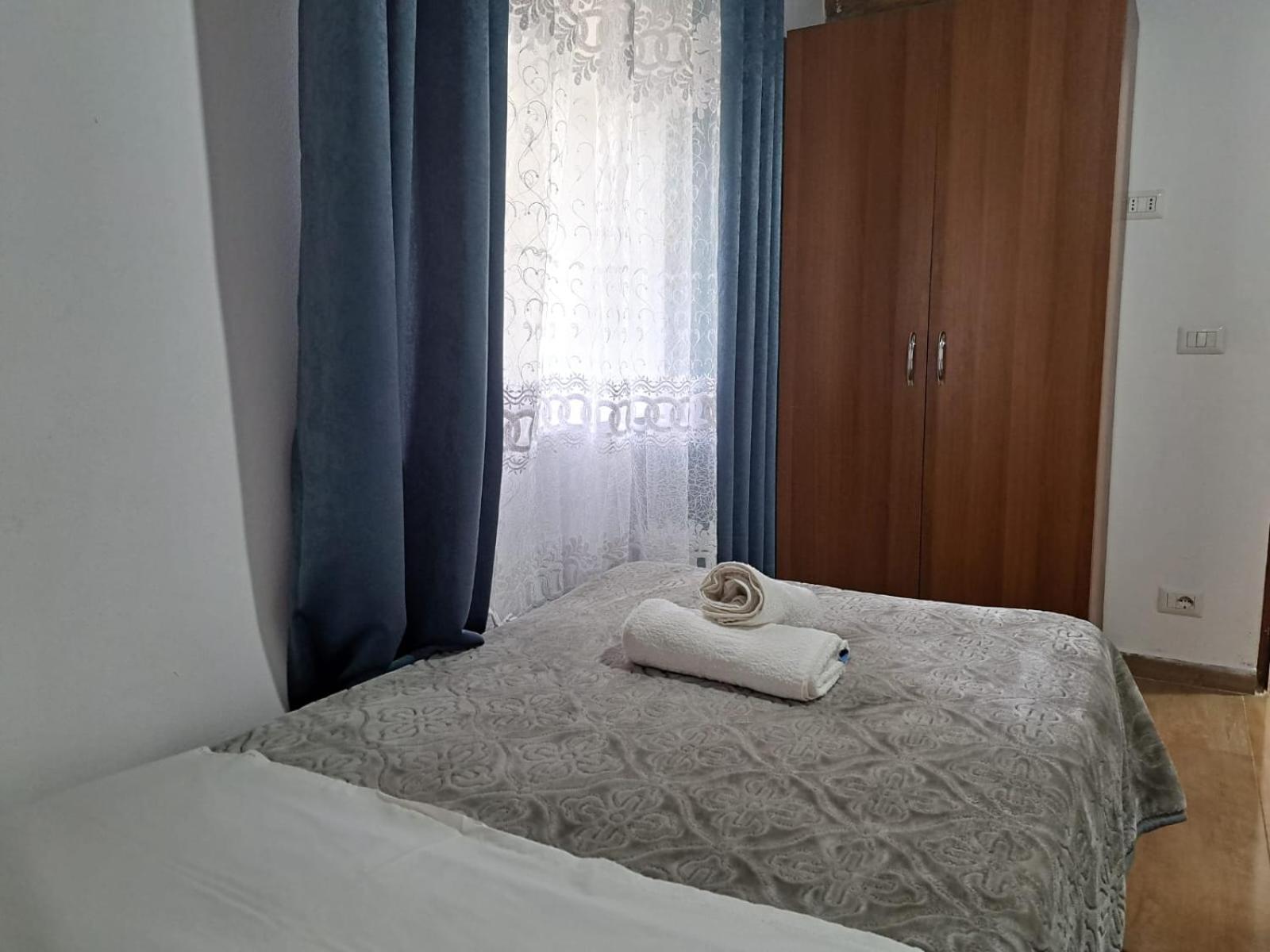 Double Room with Shared Bathroom photo 2