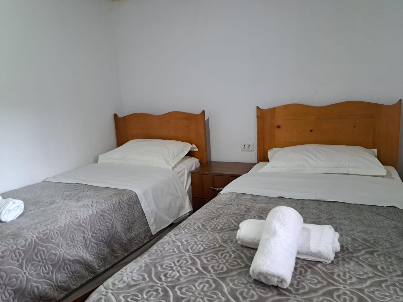 Double Room with Shared Bathroom photo 3