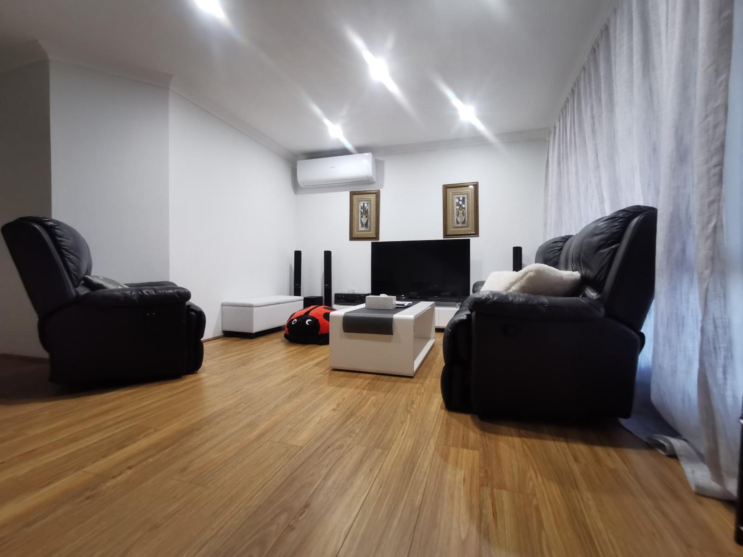 Four-Bedroom House photo 3