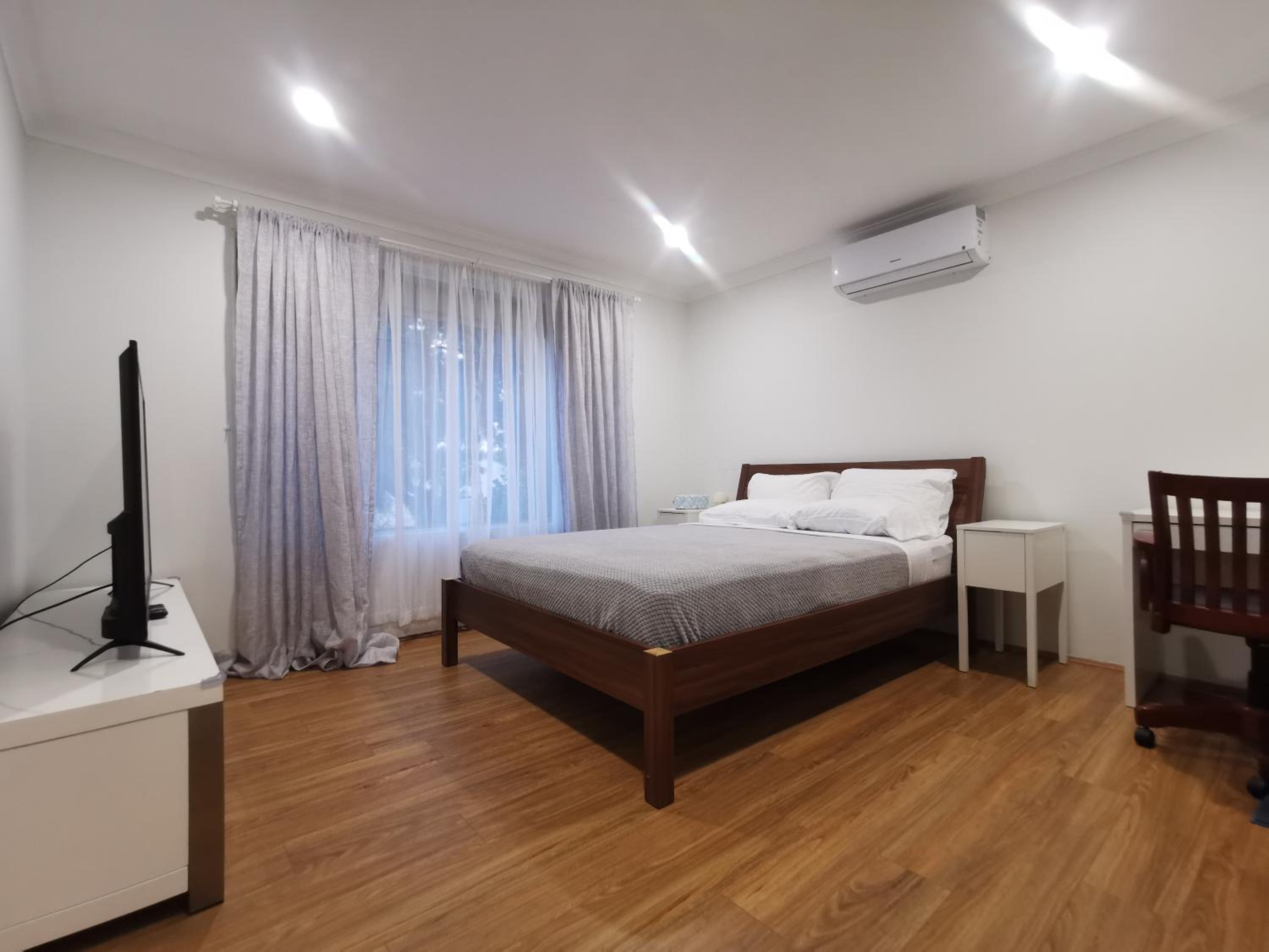 Four-Bedroom House photo 2
