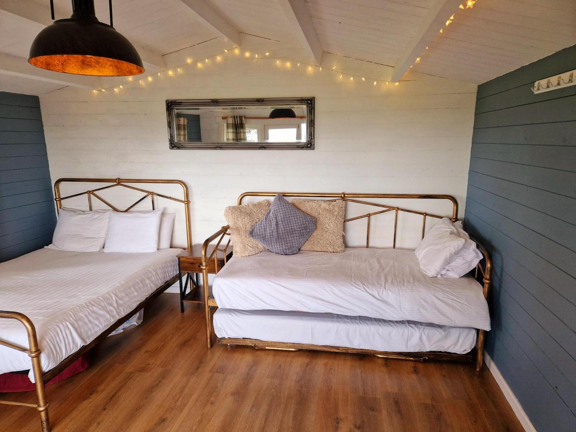 Single Room Wooden Cabin  - Photo 3