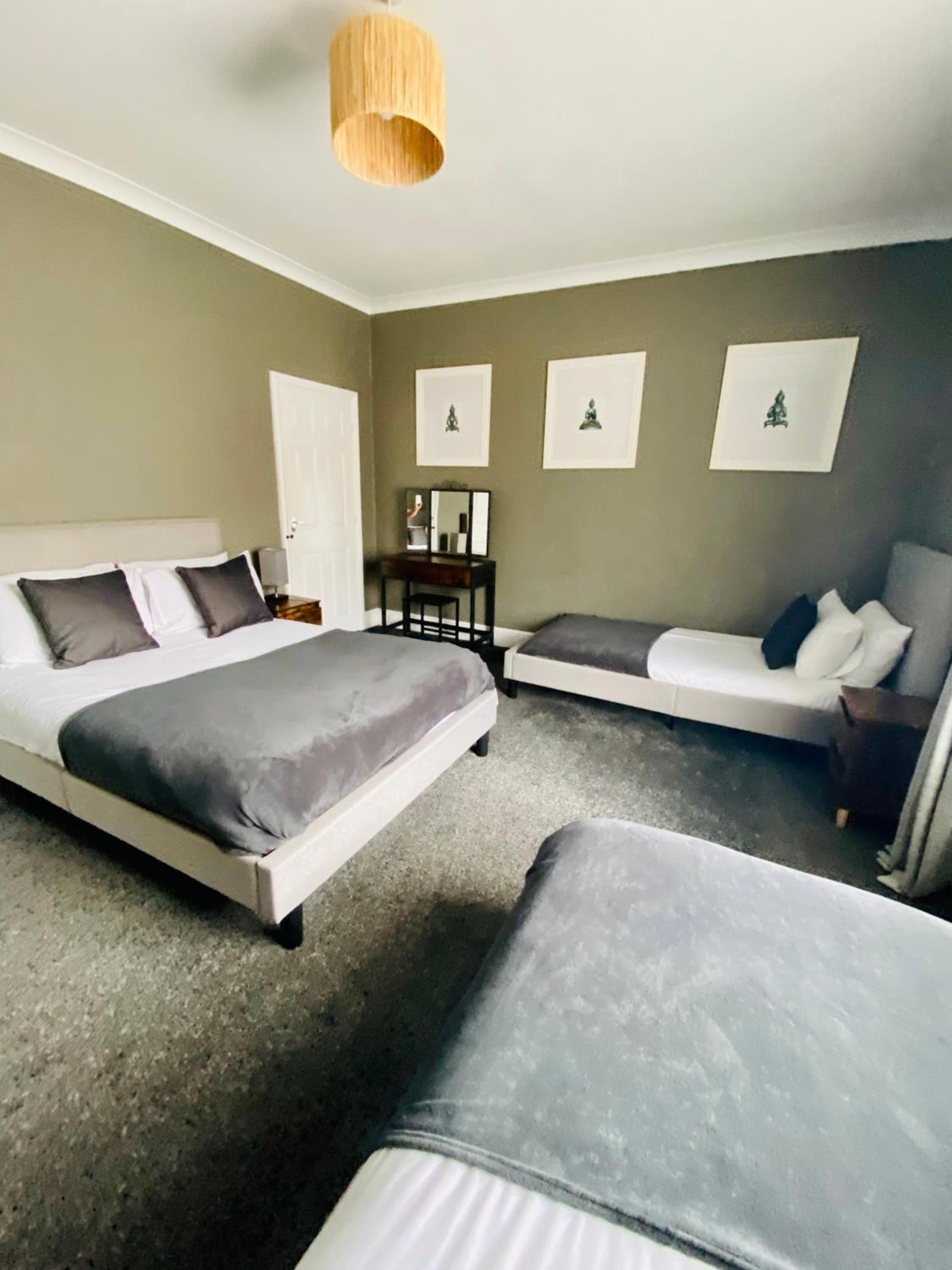 Two-Bedroom House - Photo 4