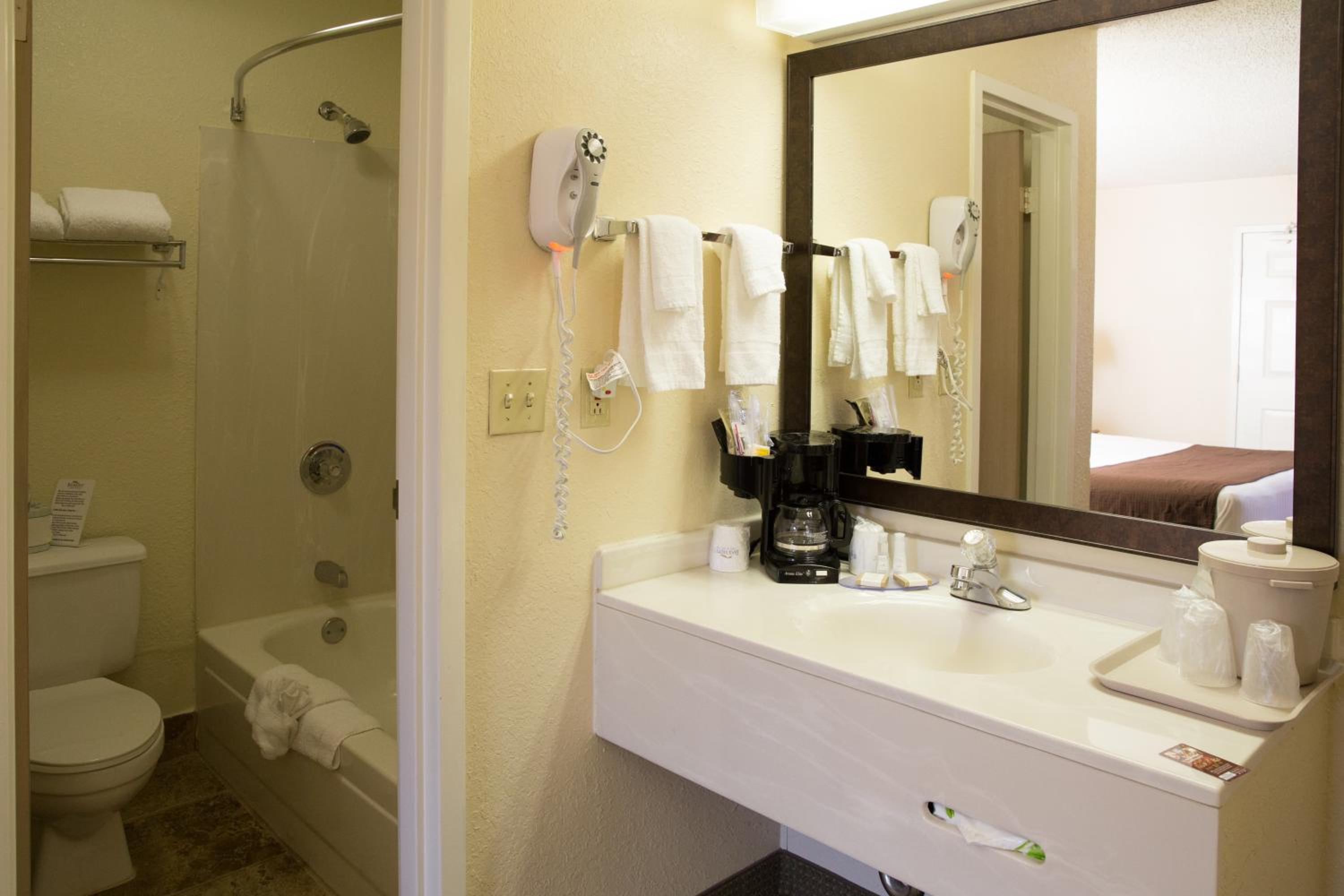 Deluxe King Studio Suite - Non-Smoking - Photo 3
