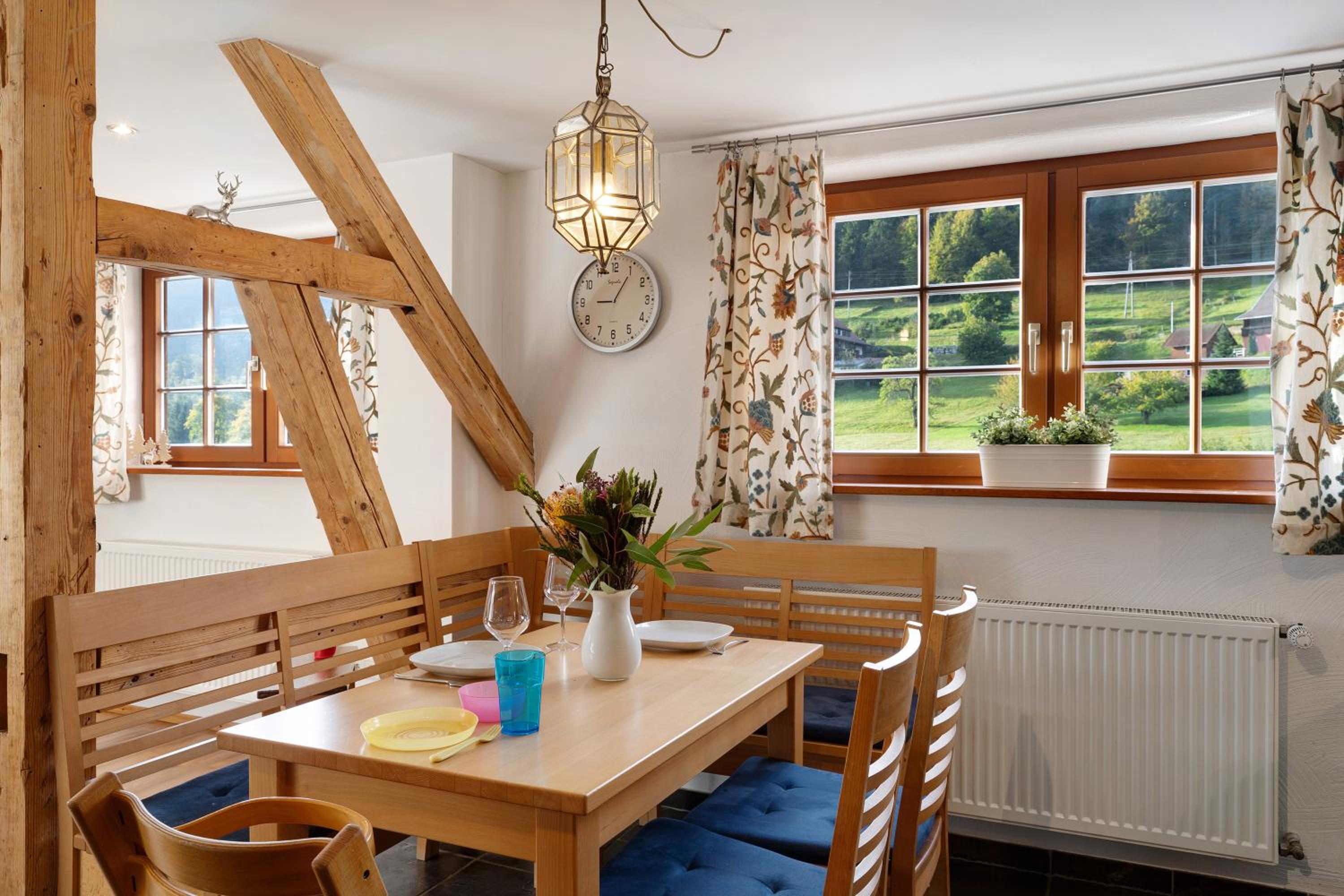 Two-Bedroom Apartment with Mountain View photo 3