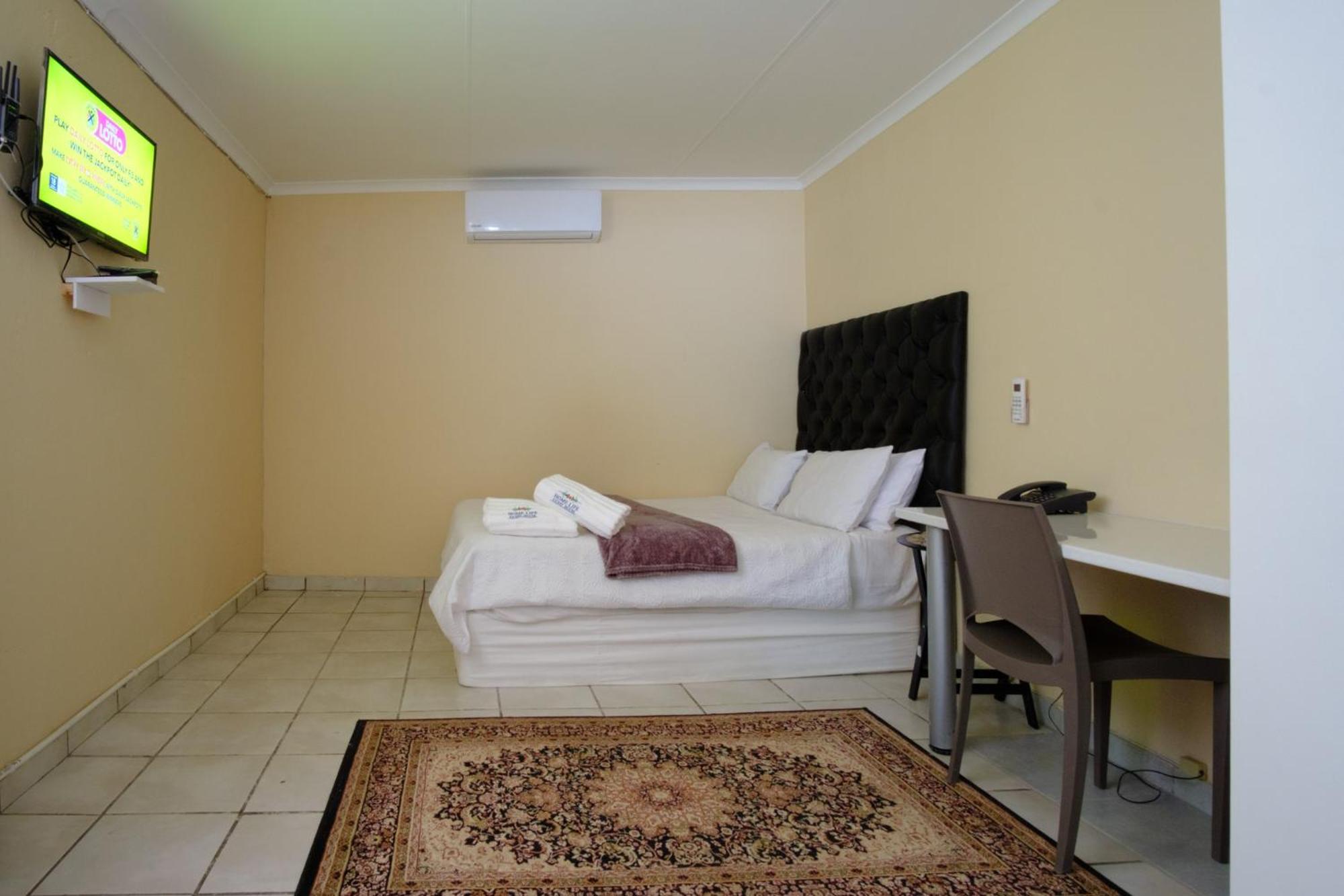 Deluxe Double or Twin Room photo 3
