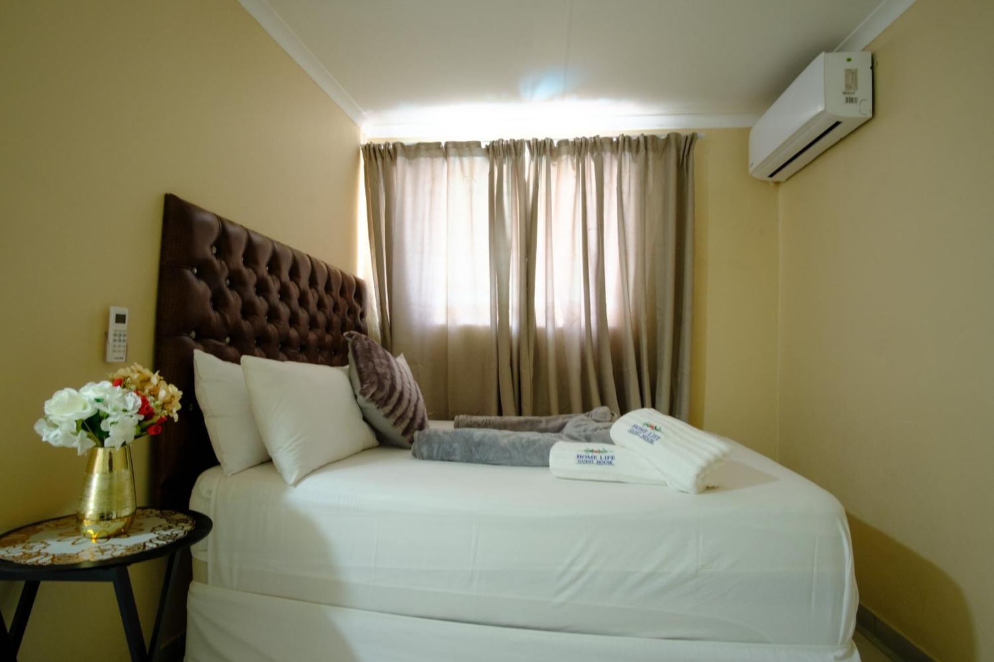 Deluxe Double or Twin Room photo 2