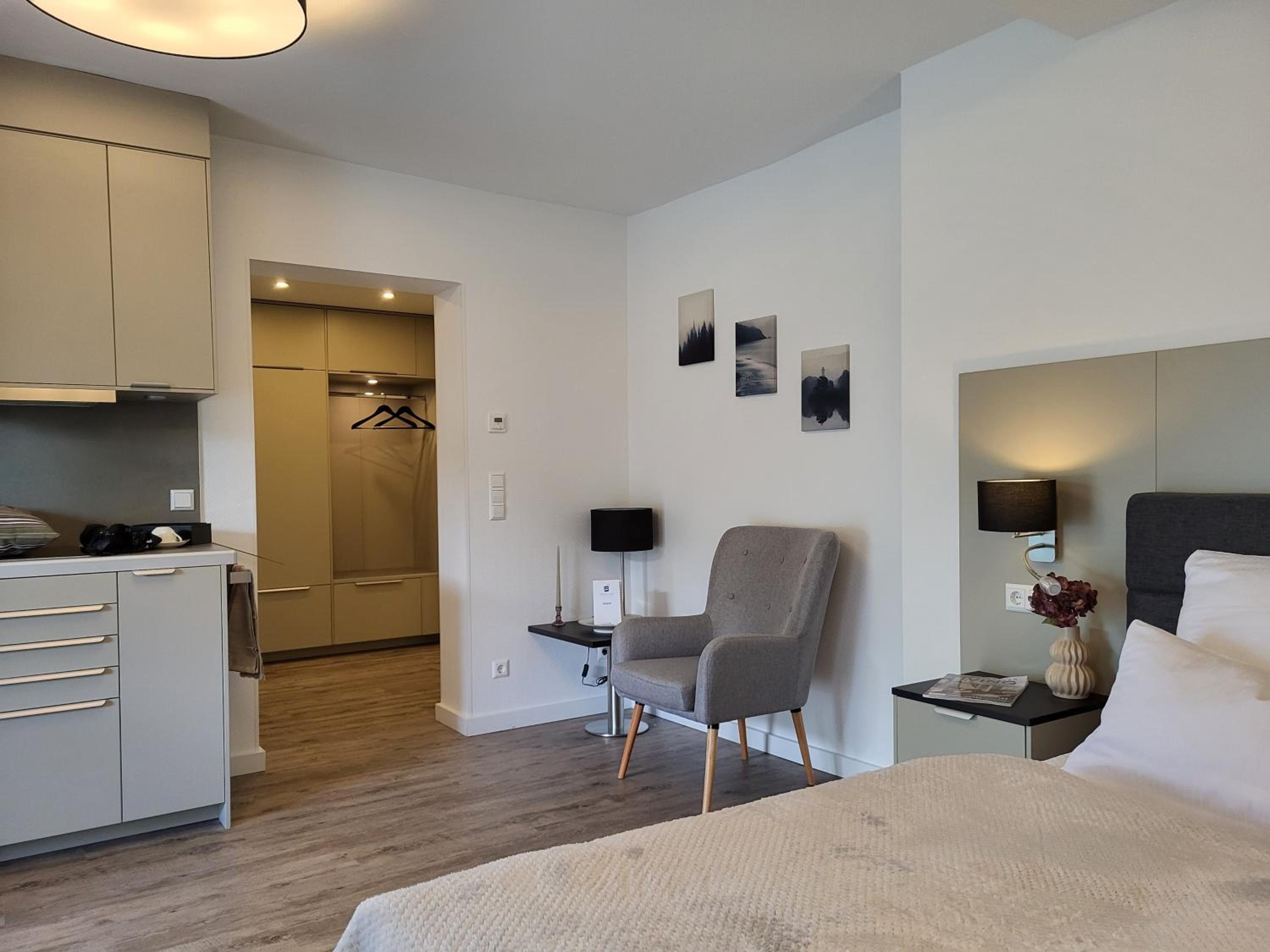 Junior Suite - Disability Access - Photo 10