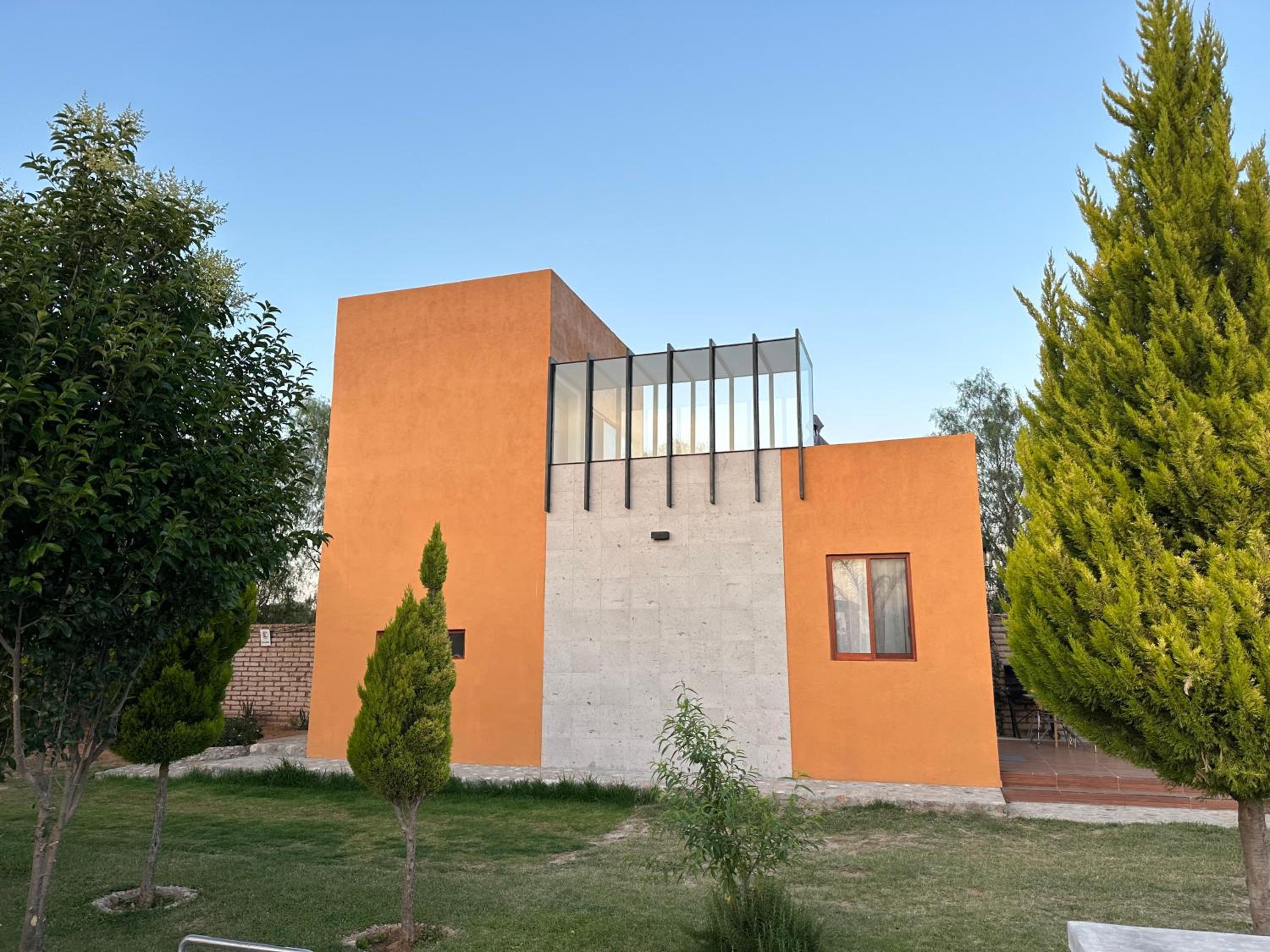 Seven-Bedroom House - Photo 9