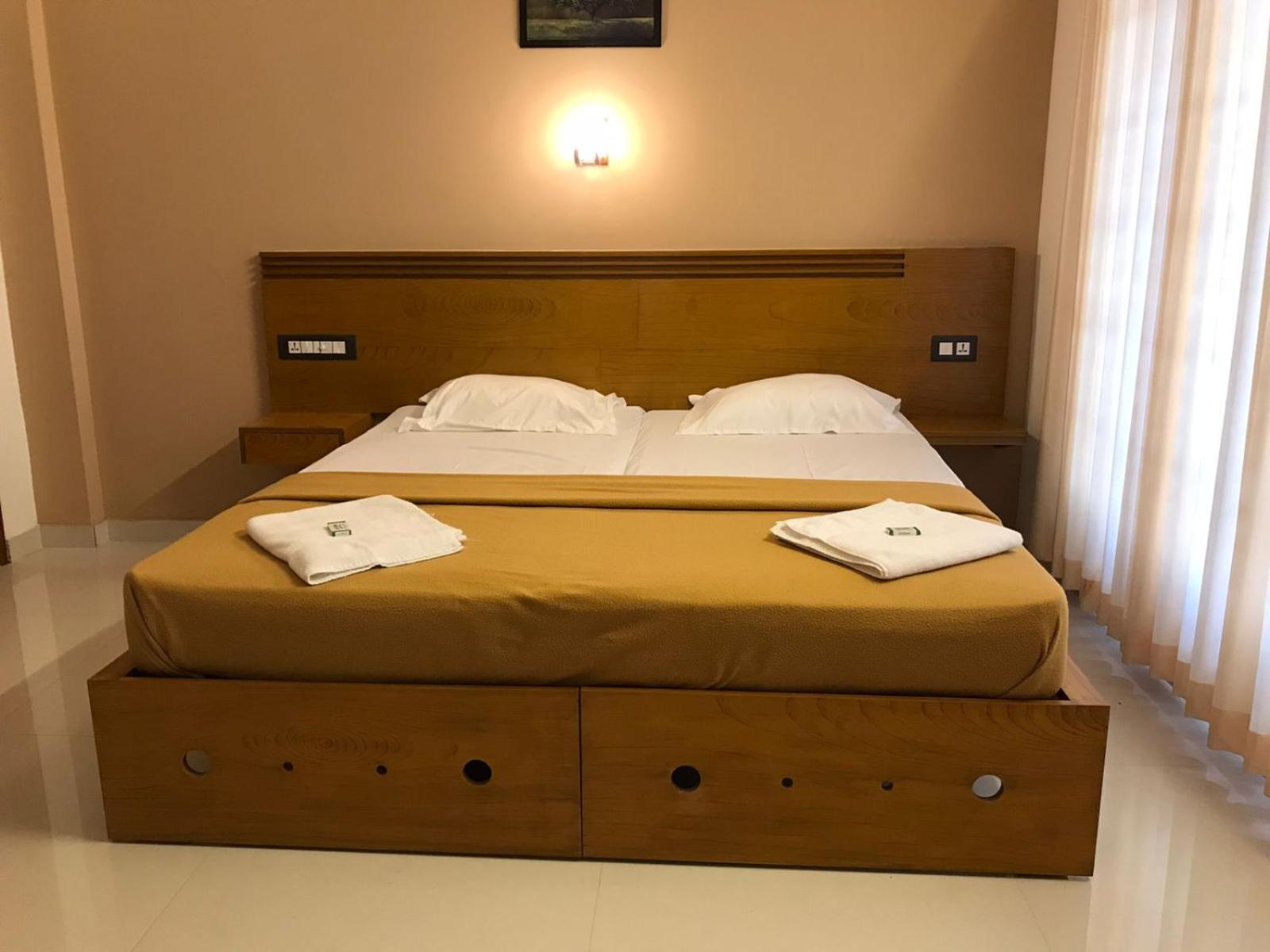 Double or Twin Room with Balcony photo 3