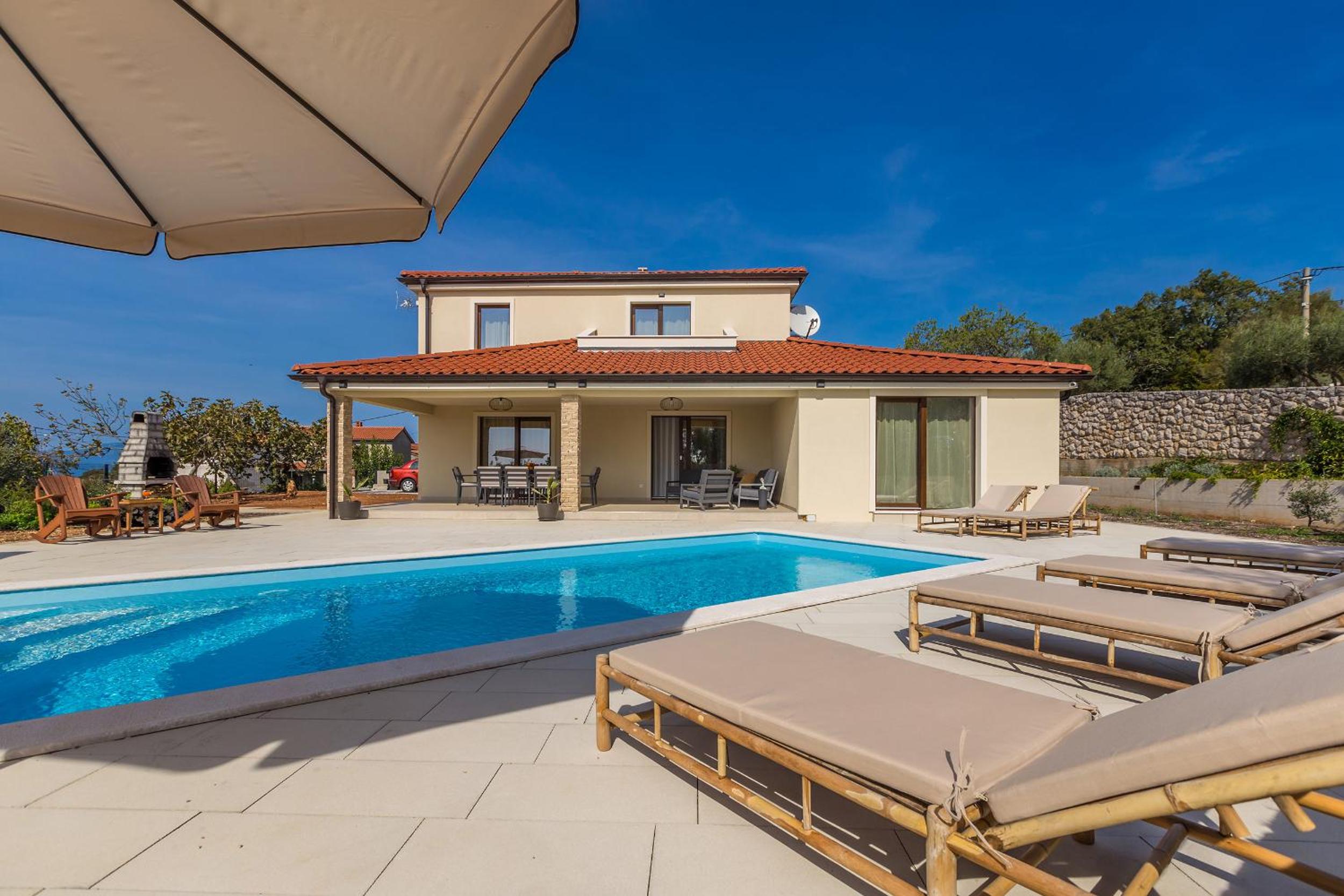 Three-Bedroom Villa photo 2