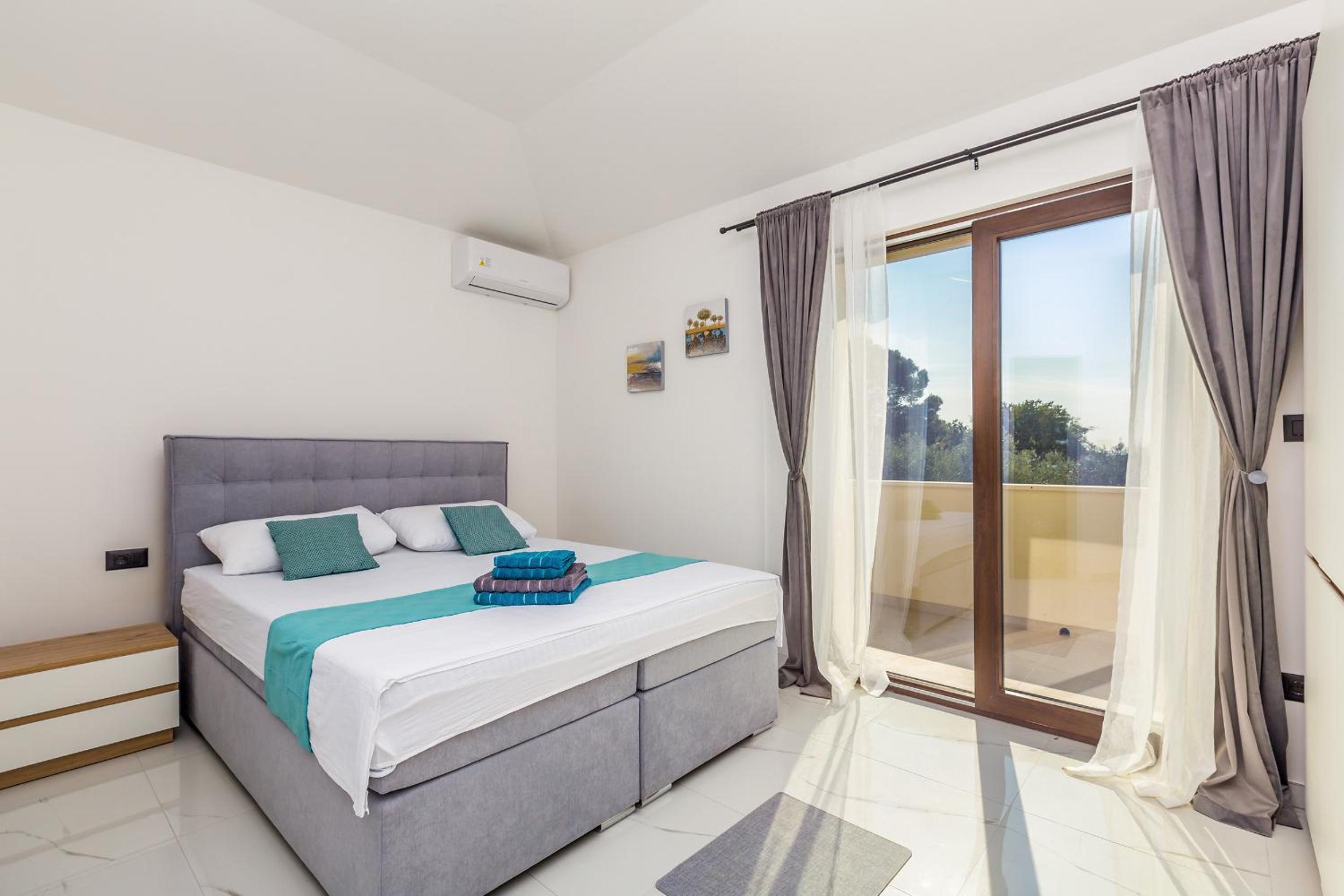 Three-Bedroom Villa photo 3