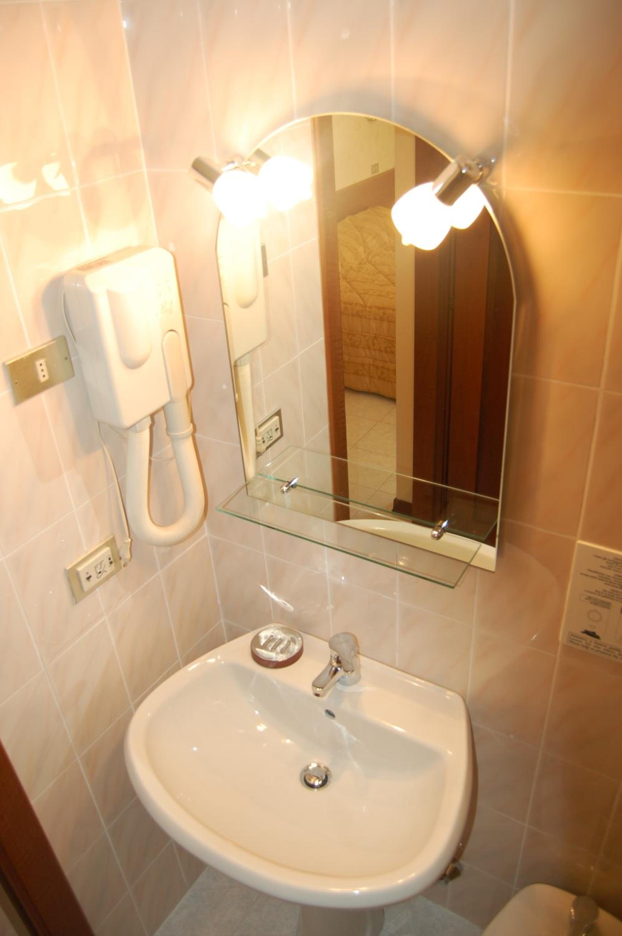 Double Room - Photo 4