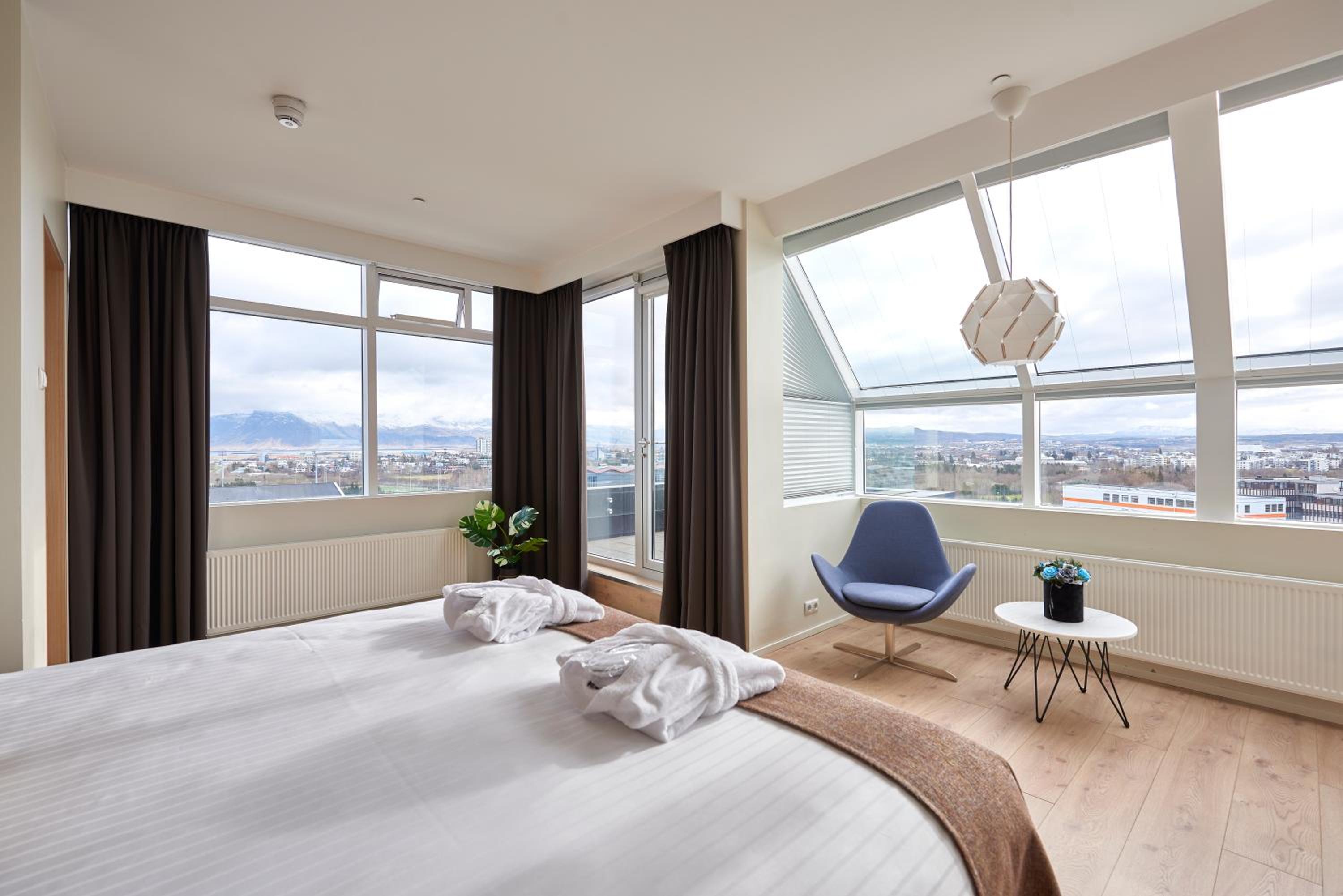 Panorama Top Floor Balcony Suite - Free Spa - Photo 4