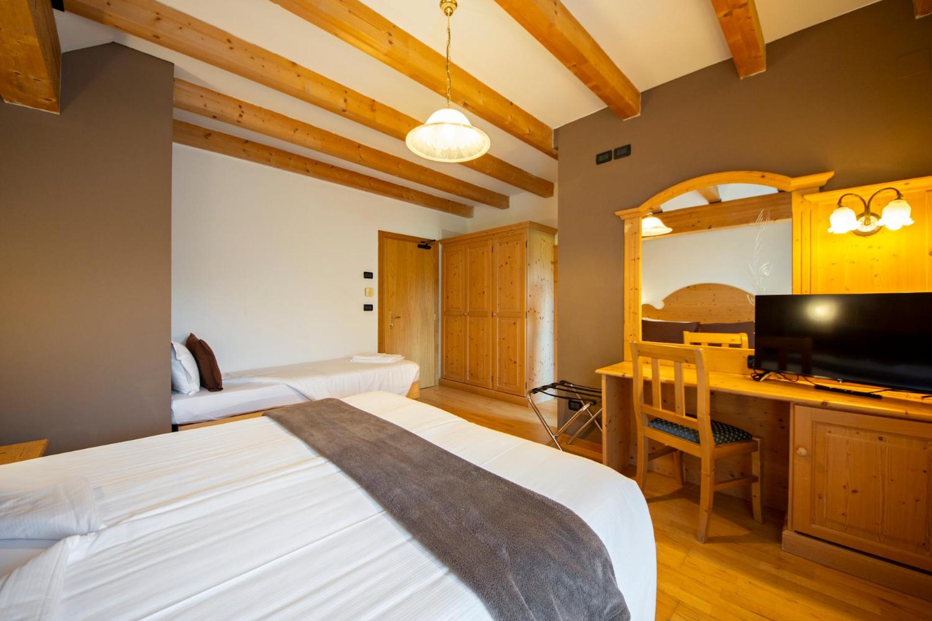 Standard Triple Room photo 2