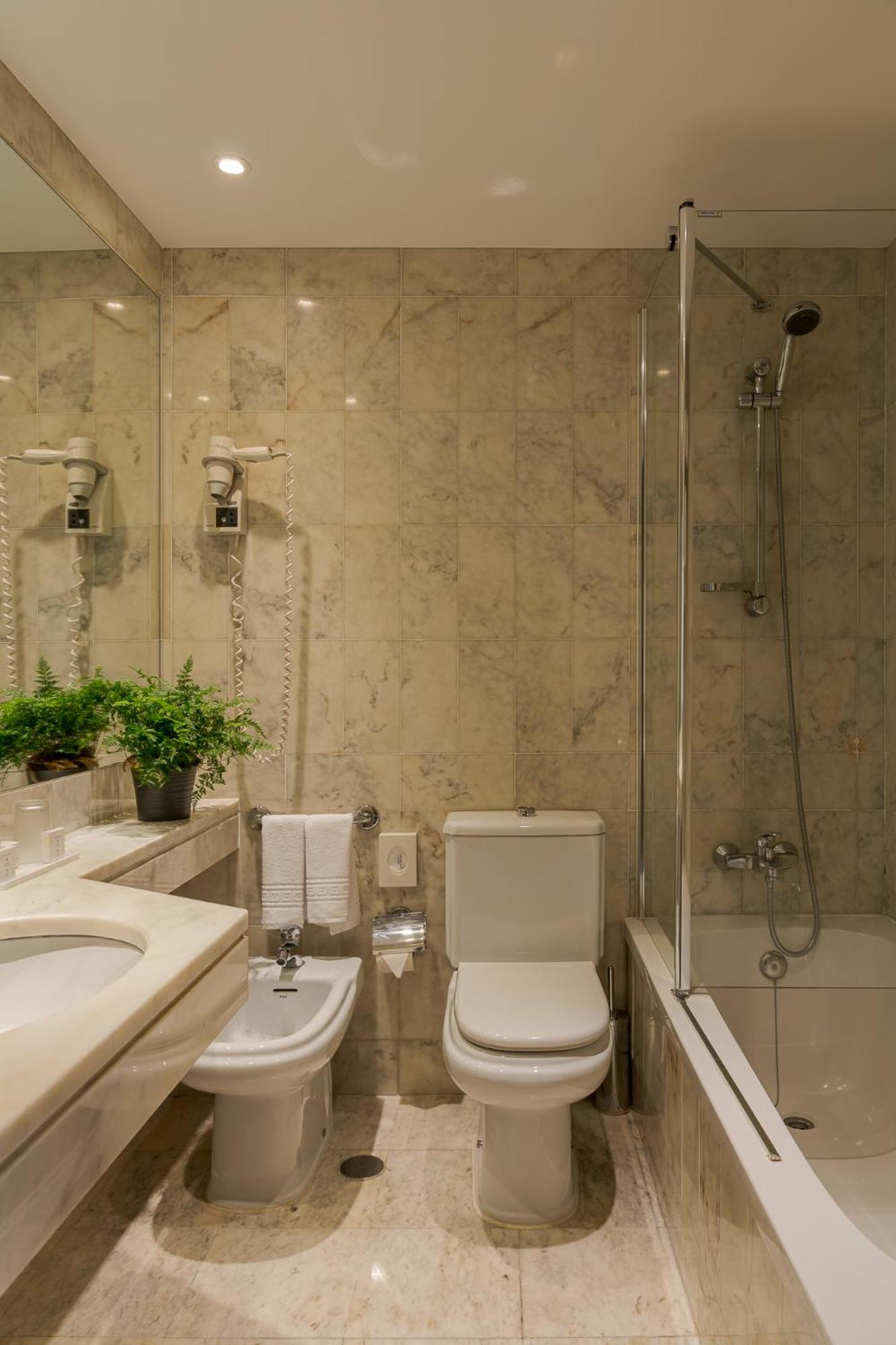Classic Double or Twin Room - Photo 3