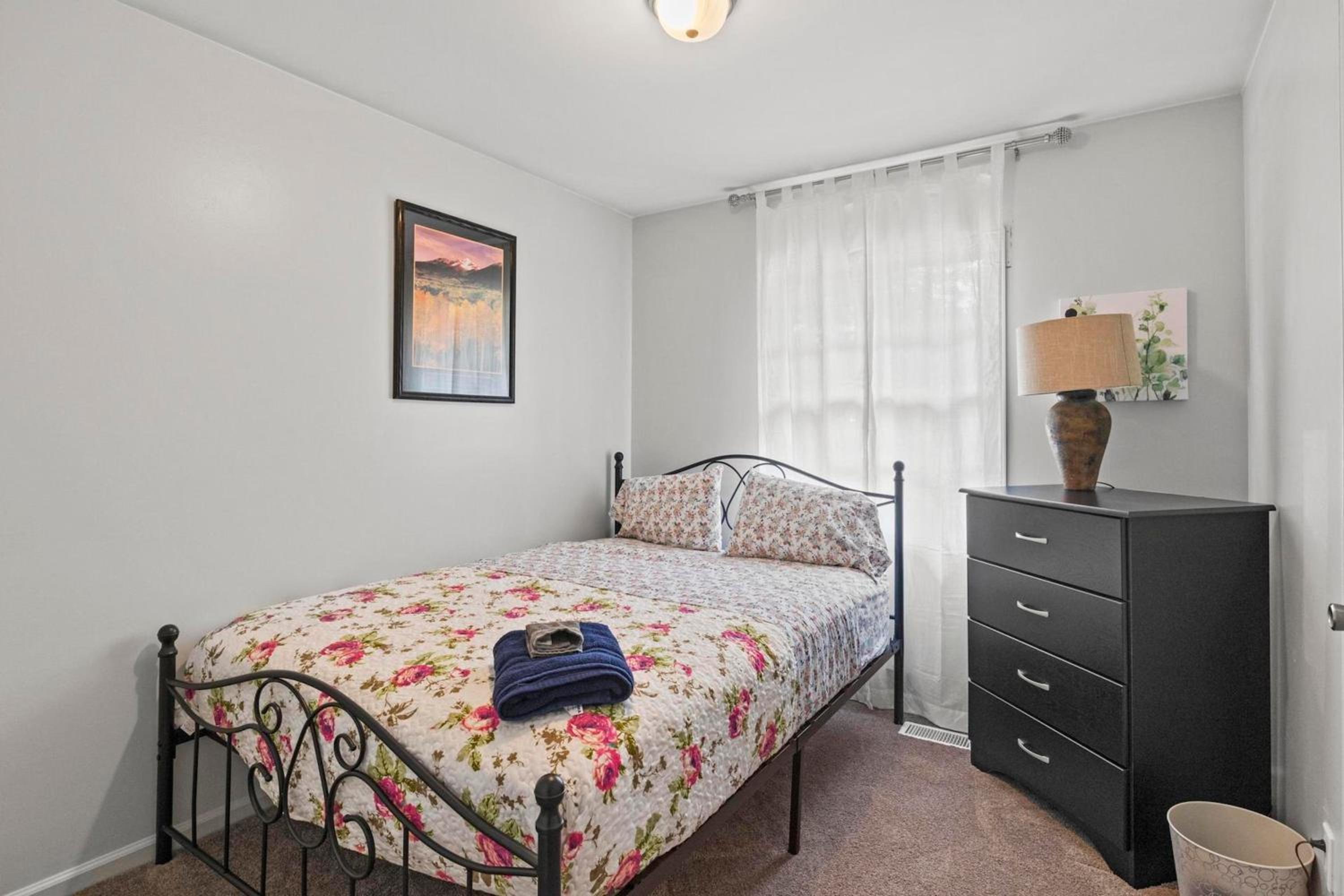 Three-Bedroom House photo 3