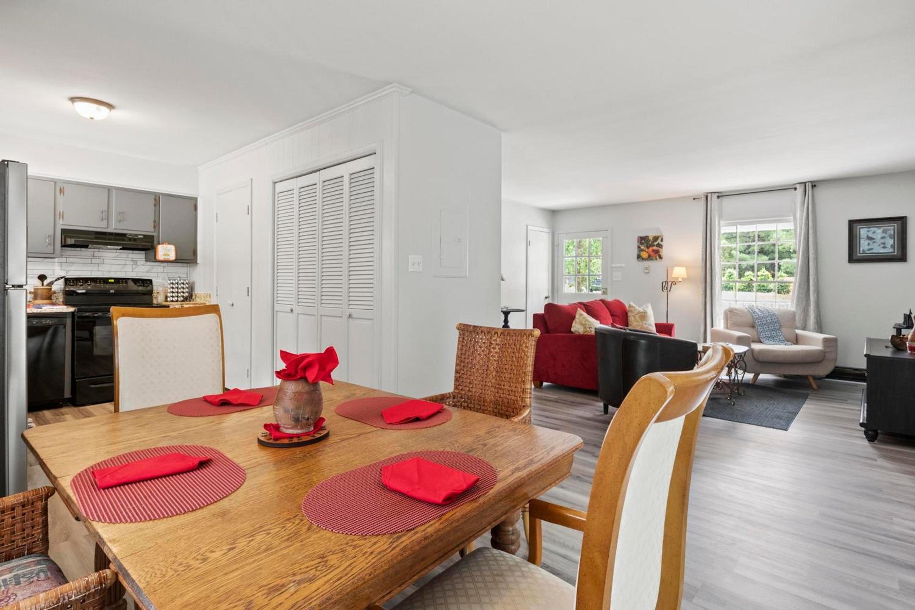 Three-Bedroom House photo 2