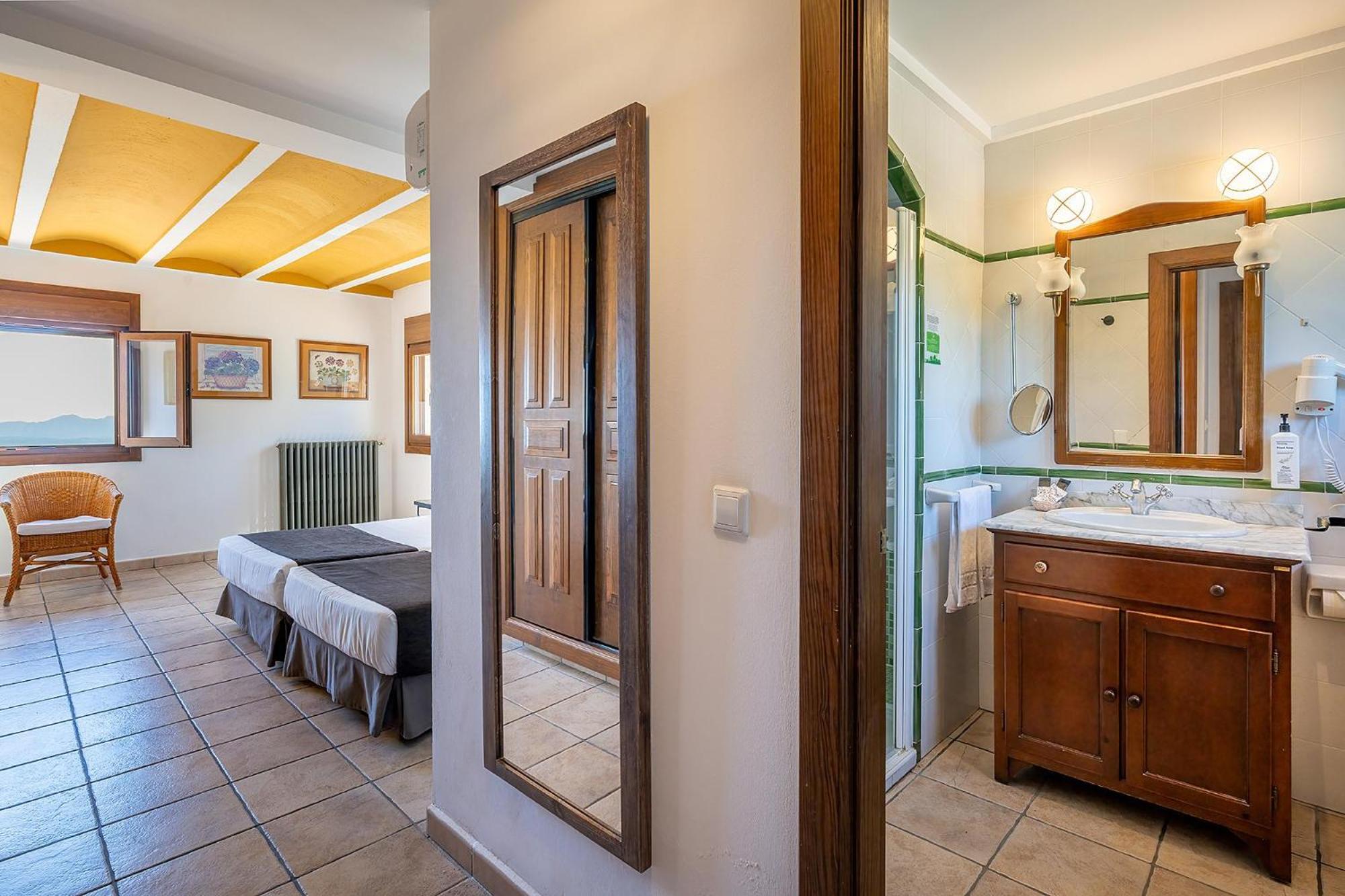 Twin Room - Photo 7