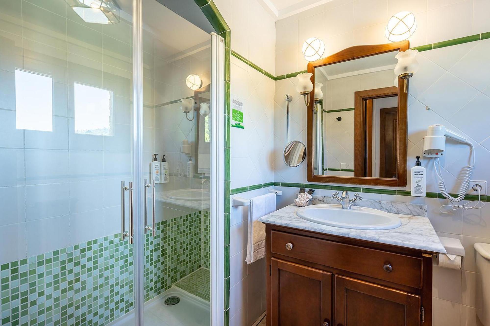 Twin Room - Photo 10