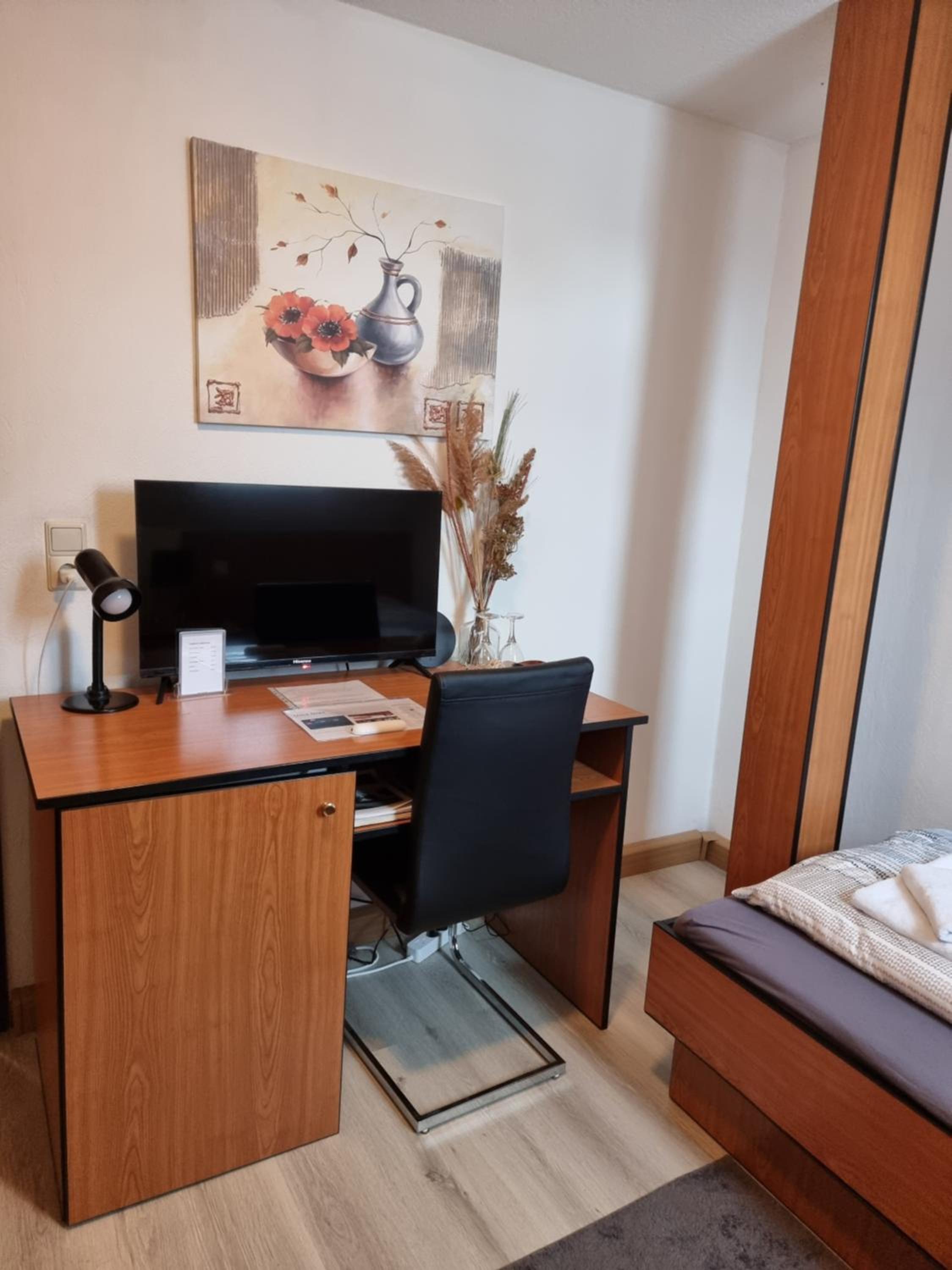 Single Room with Bathroom photo 3