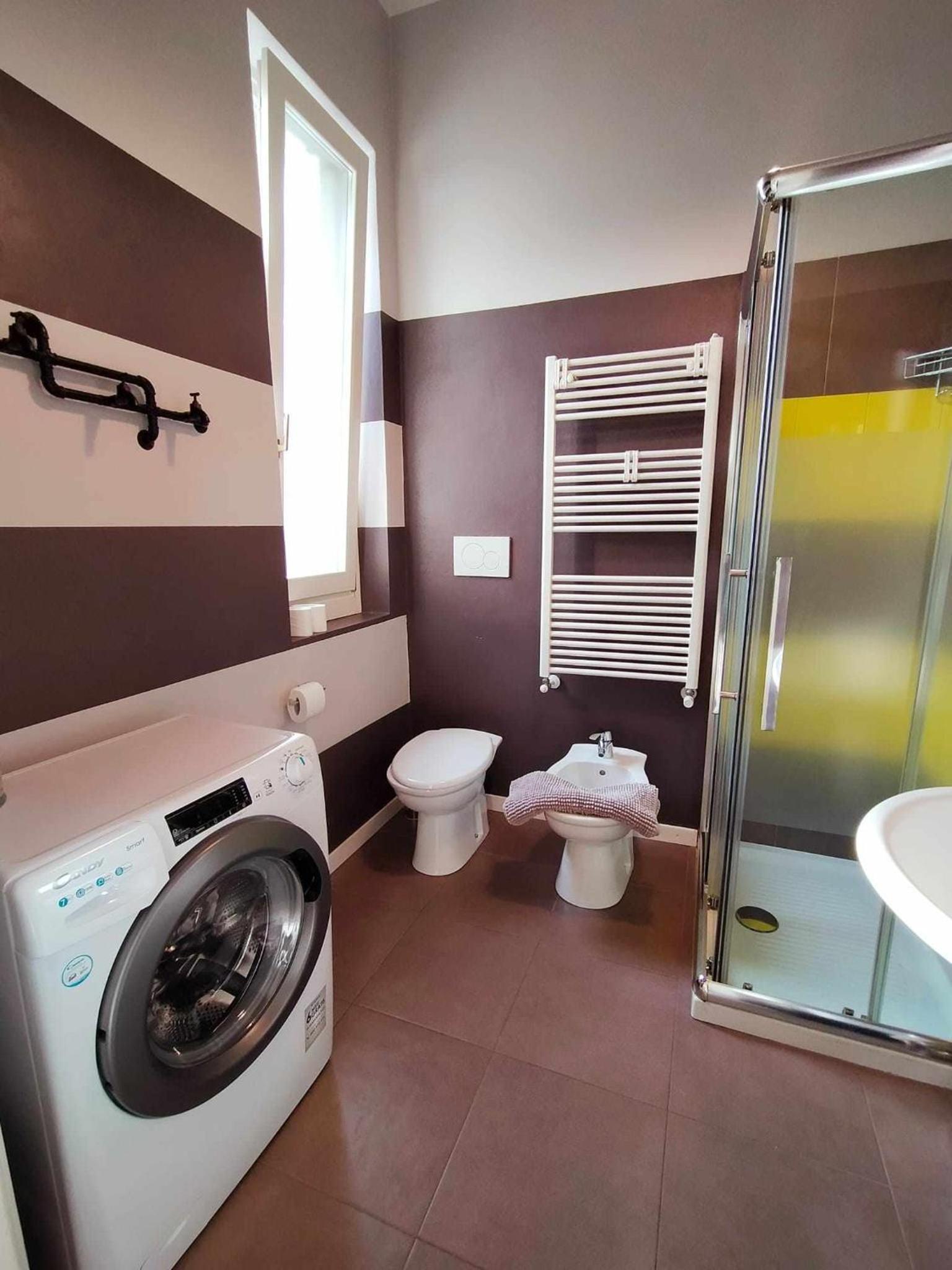 One-Bedroom Apartment - Photo 2
