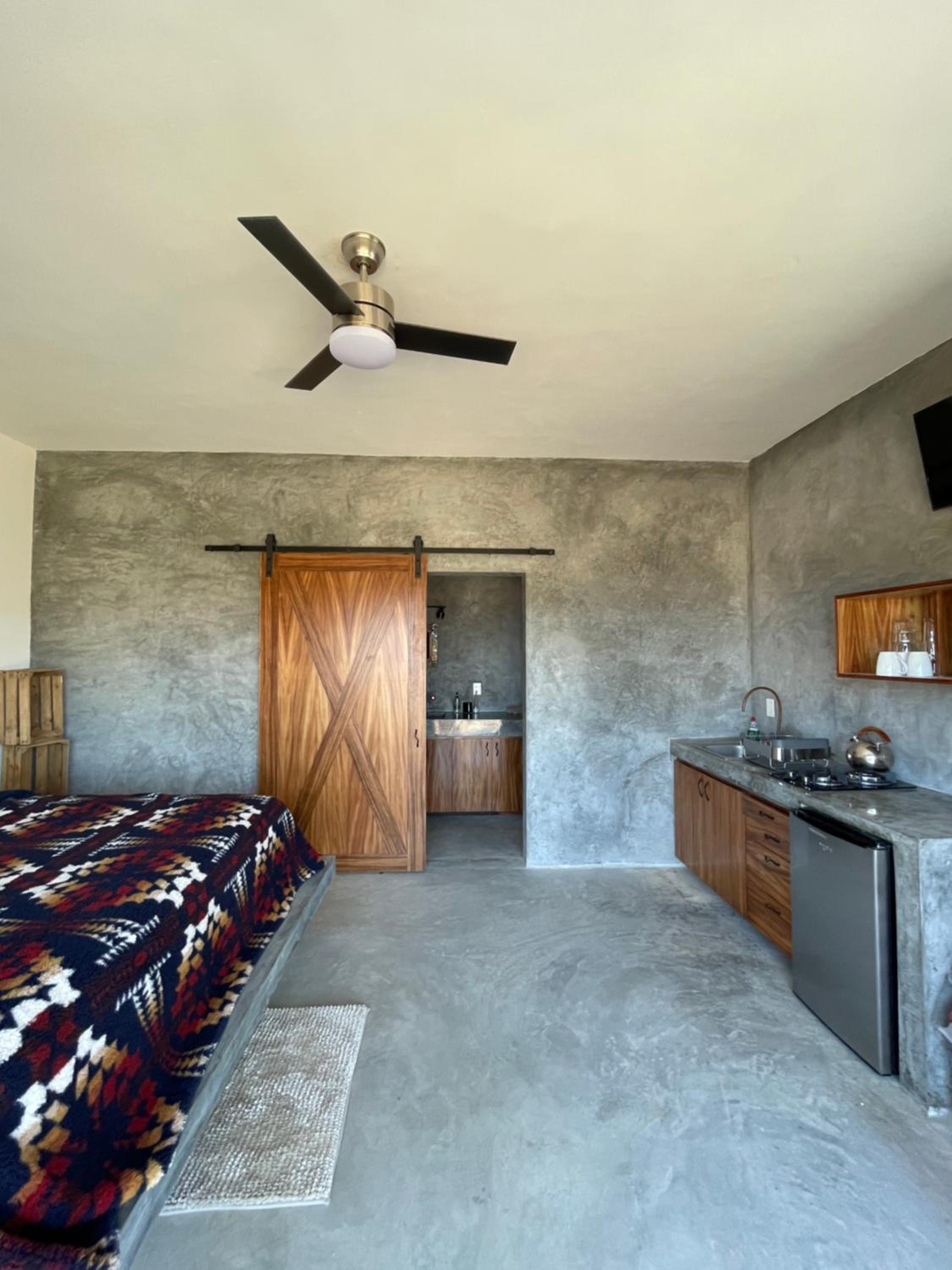 Queen Suite with Pool View