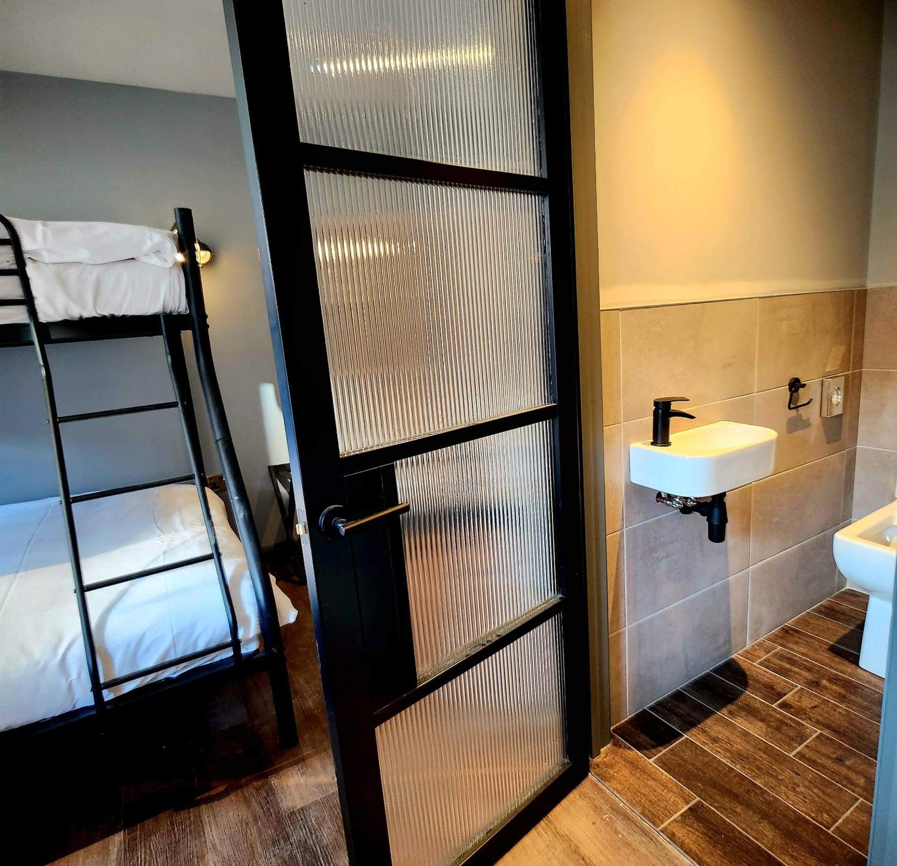 Comfort Quadruple Room - Photo 8