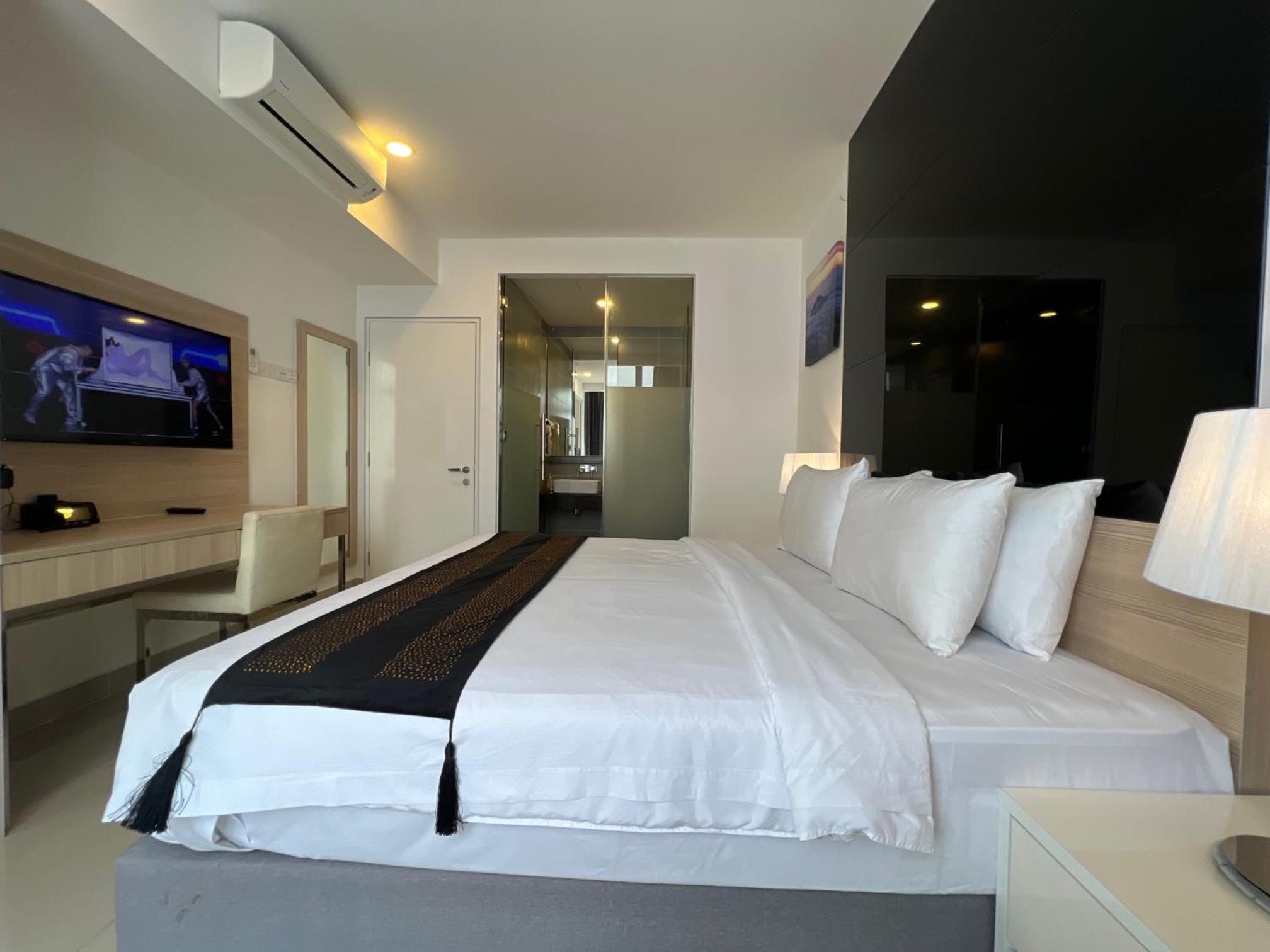 Two-Bedroom Suite - Photo 3