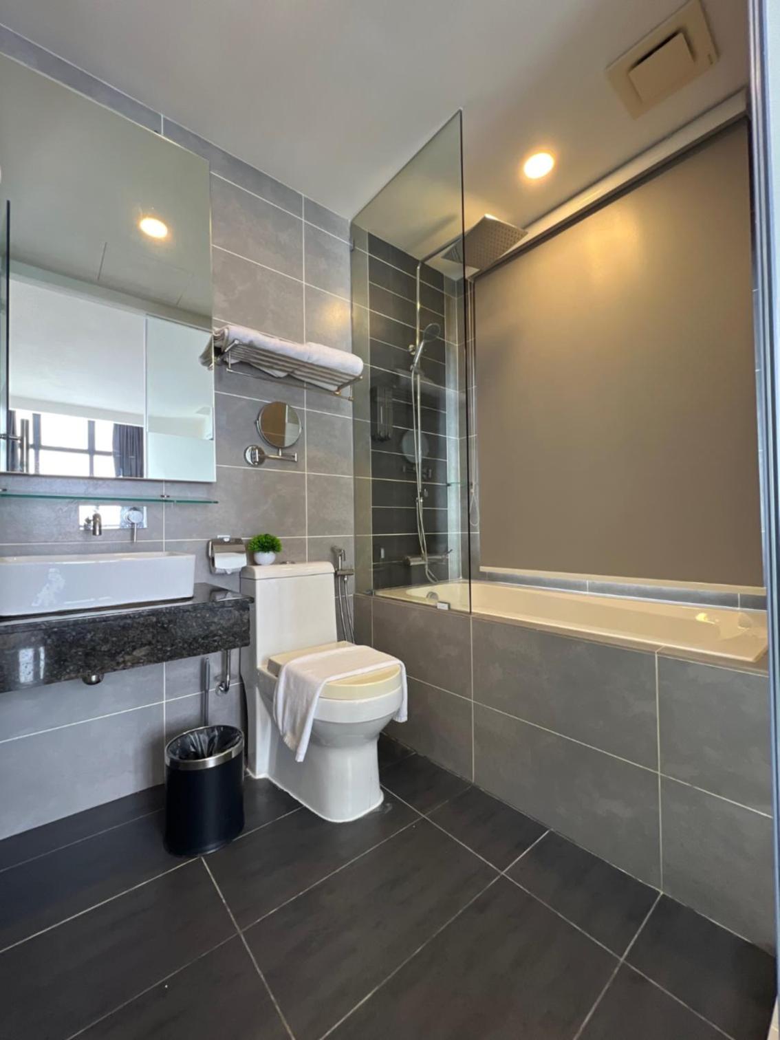 Two-Bedroom Suite - Photo 4