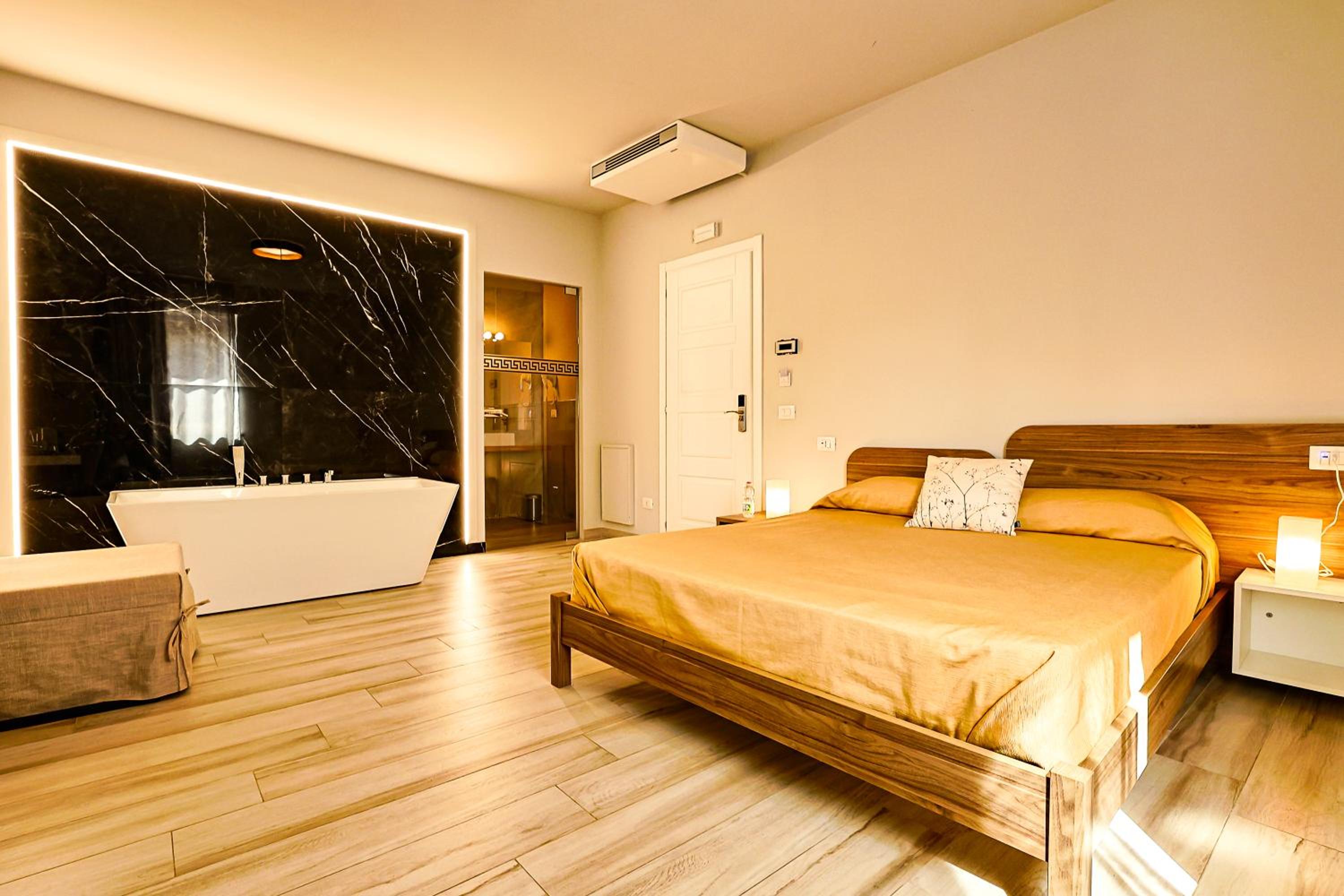 Deluxe Double Room with Bath