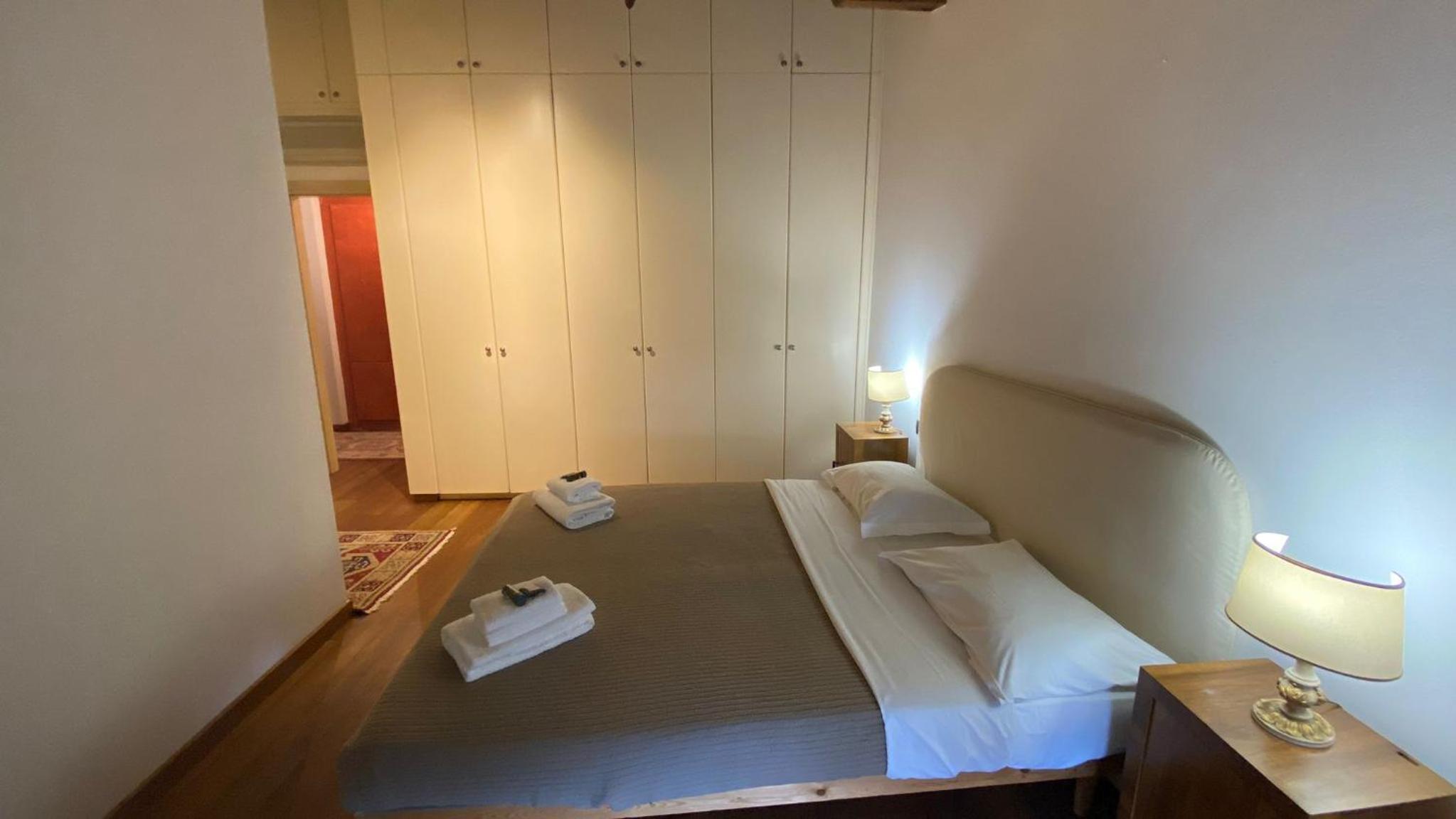 One-Bedroom Apartment - Photo 2