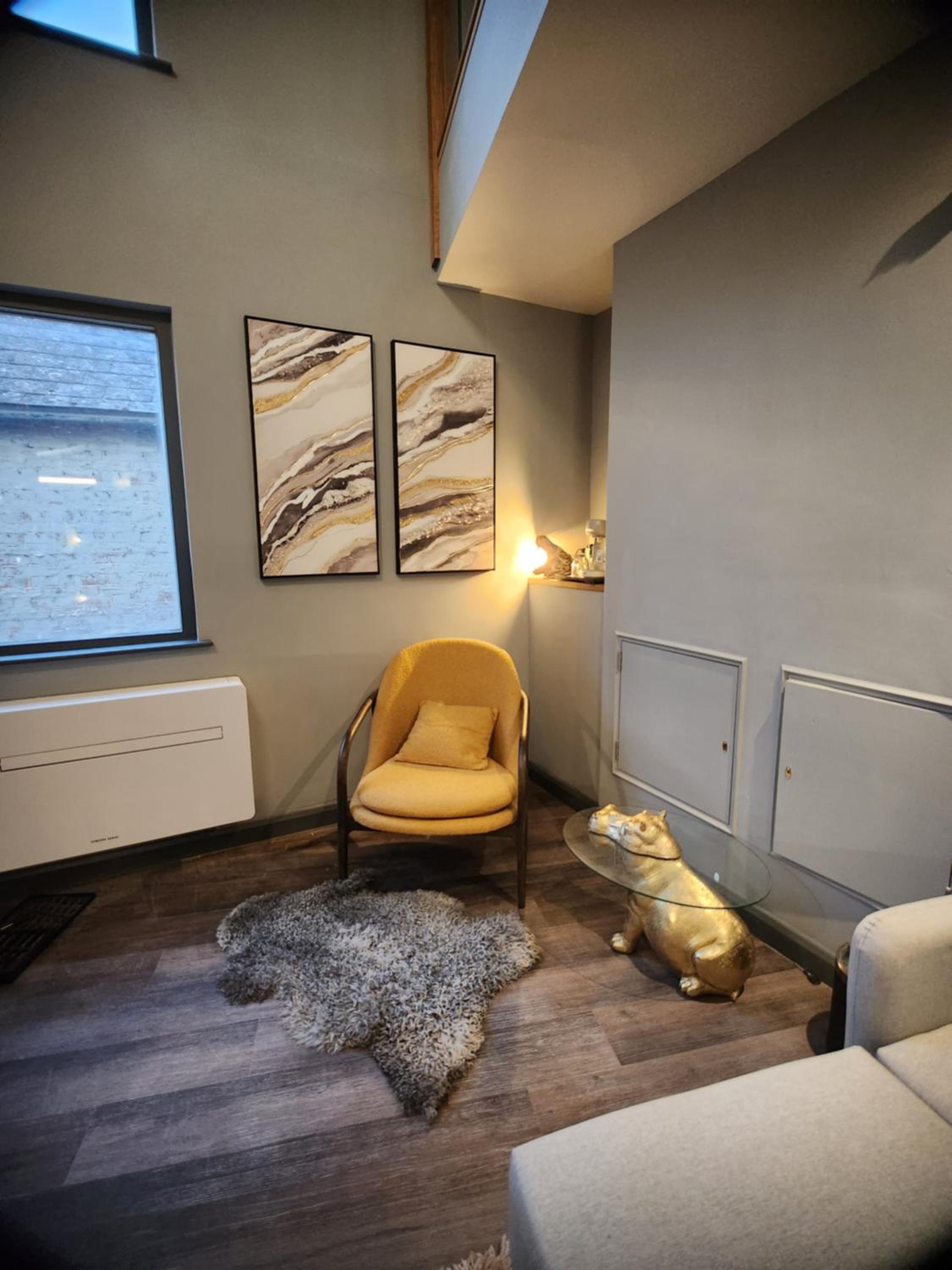 Executive Suite - Photo 9